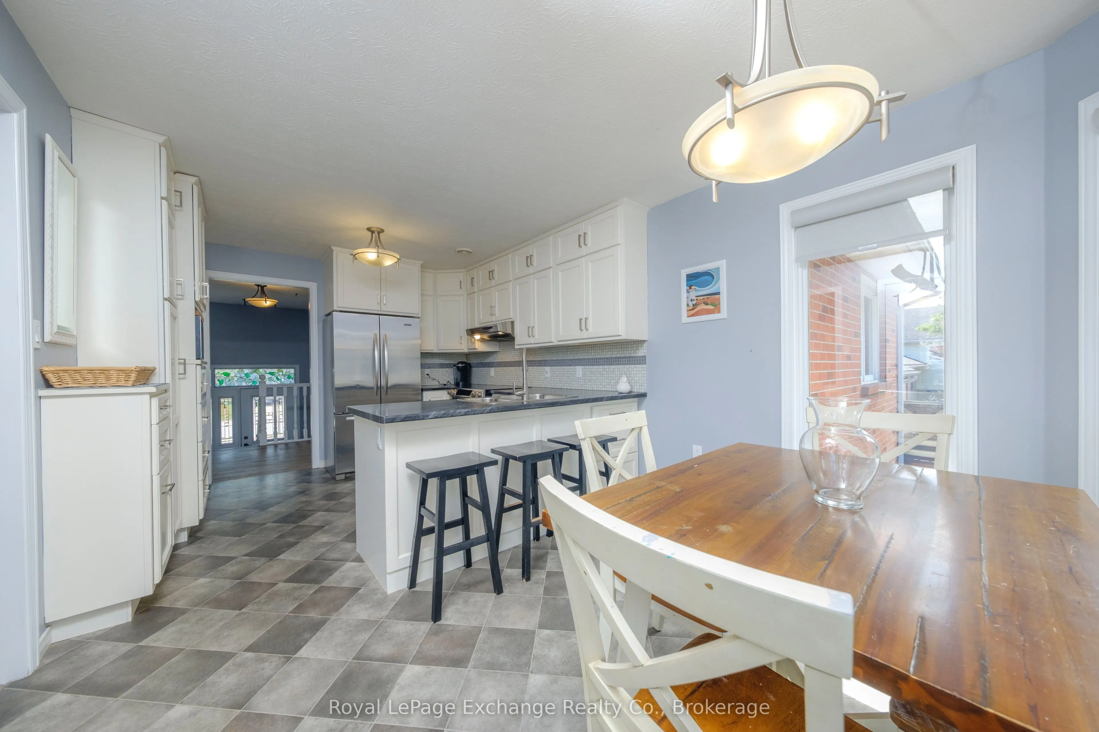 615 Lynden Crescent