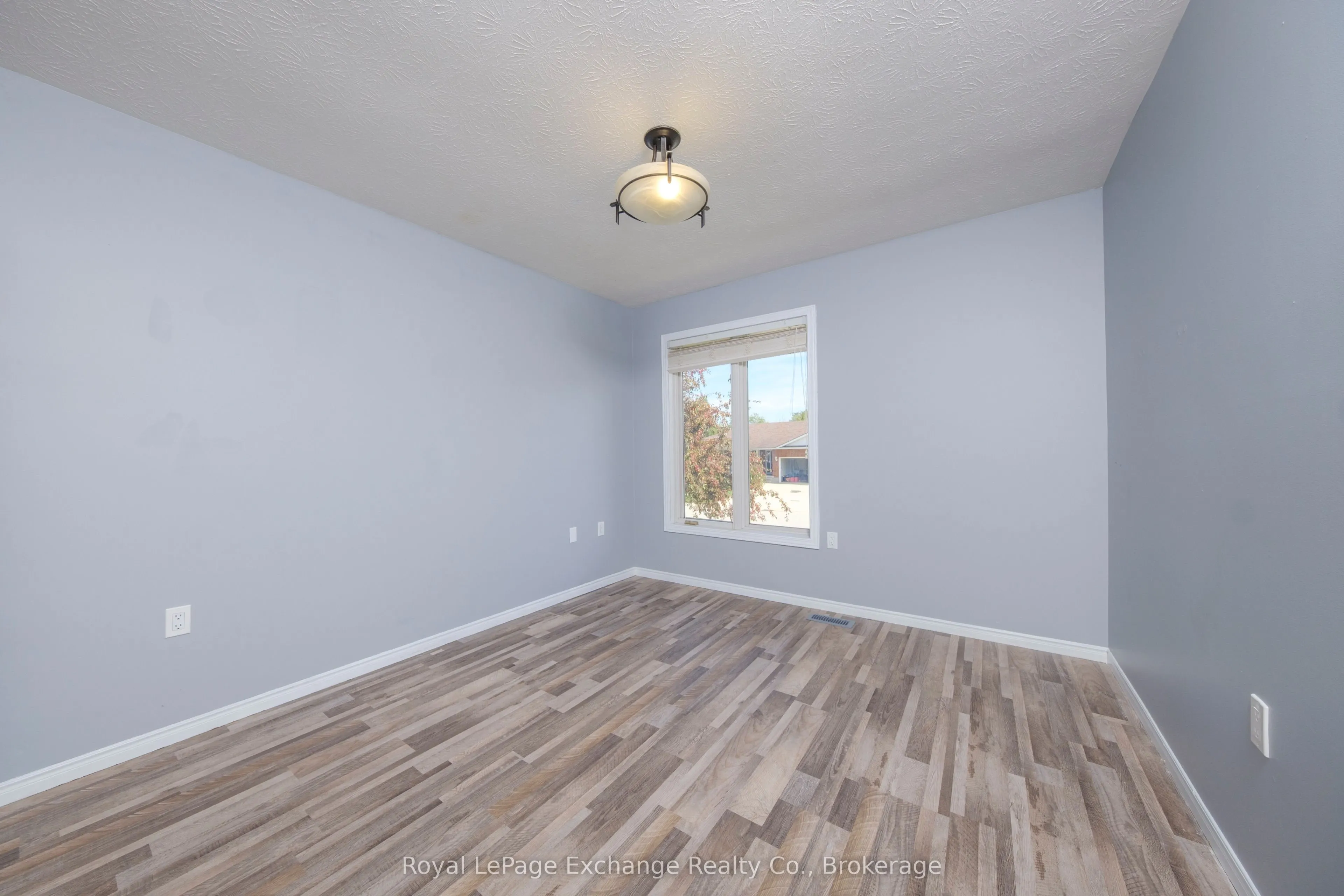 615 Lynden Crescent