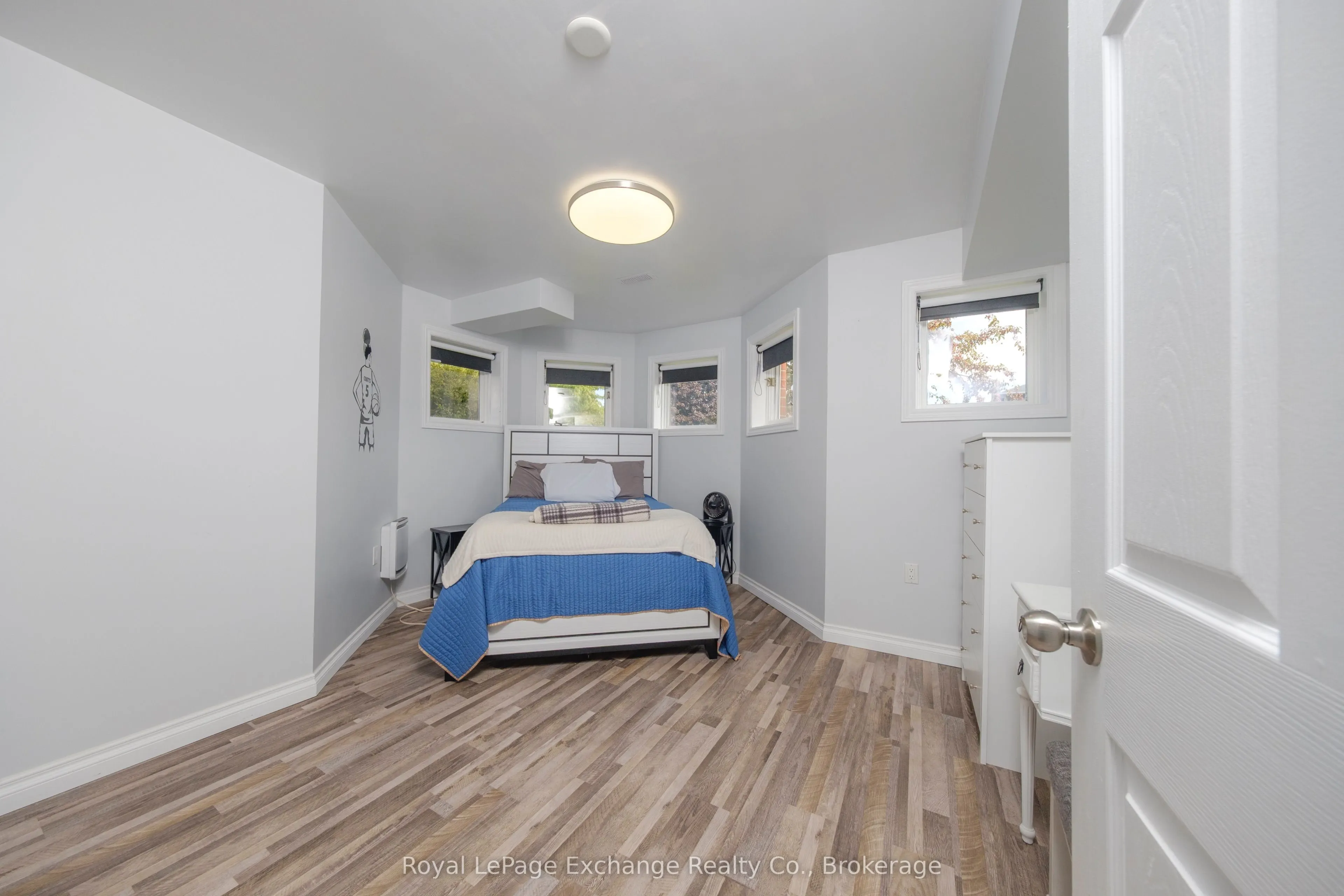 615 Lynden Crescent
