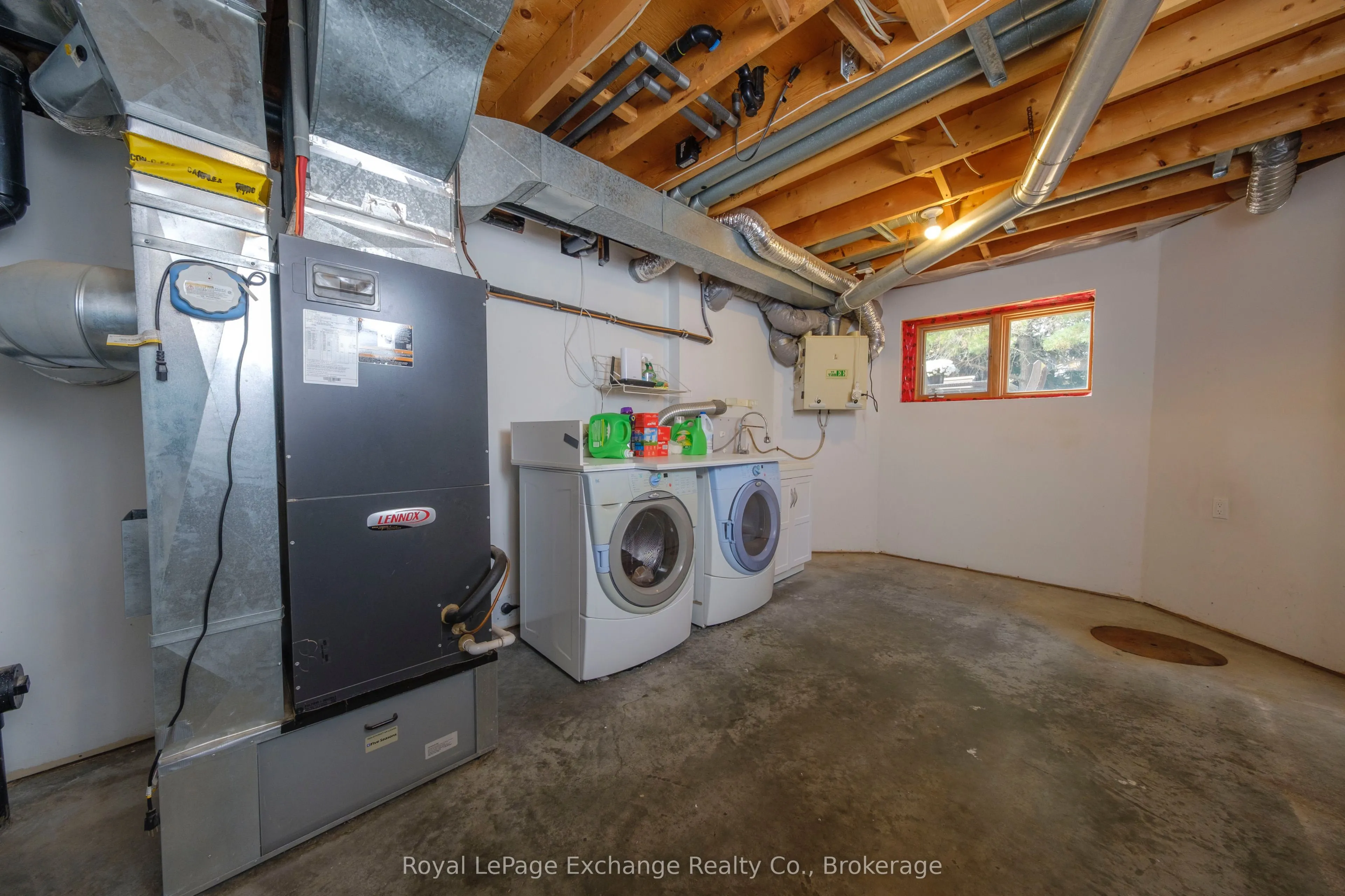 615 Lynden Crescent