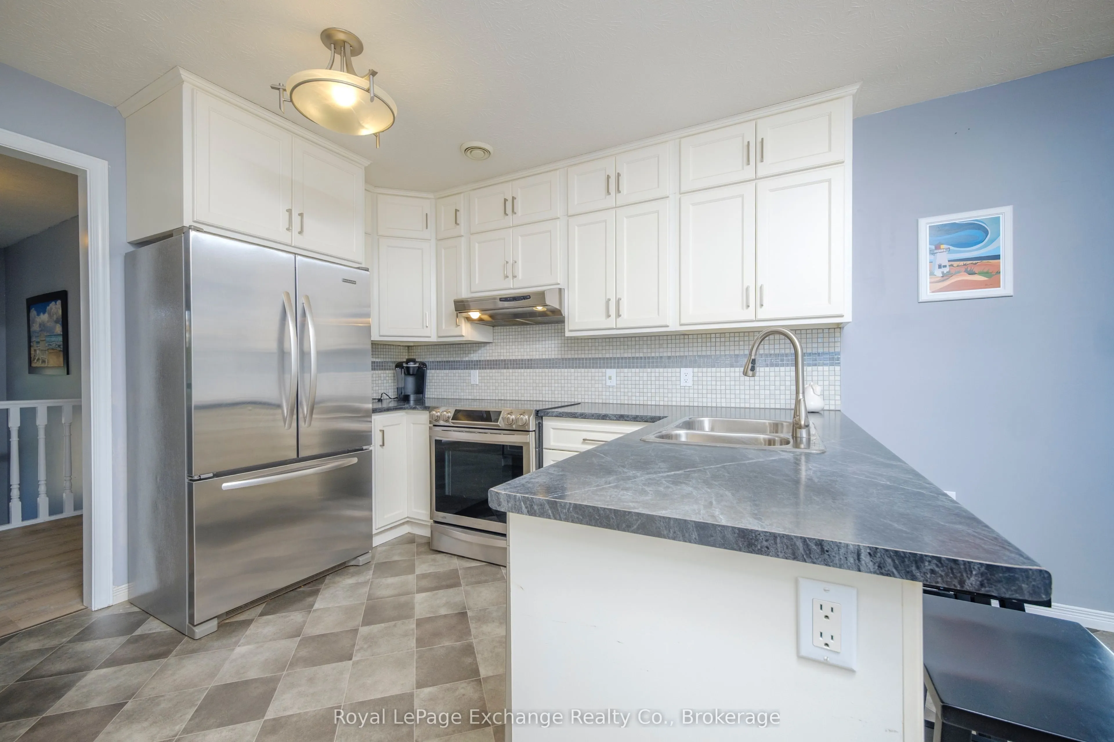 615 Lynden Crescent