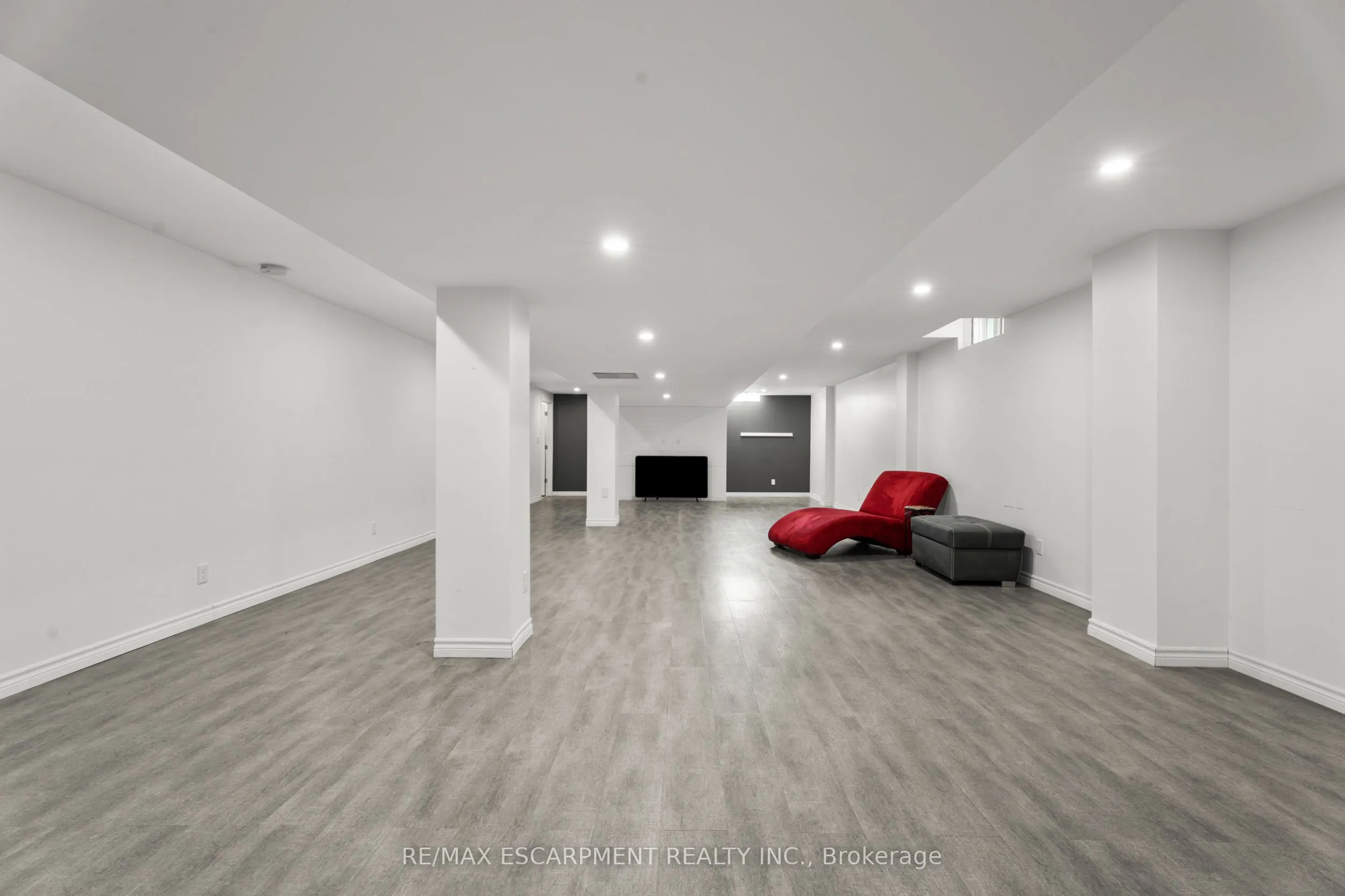 301 Mud Street E