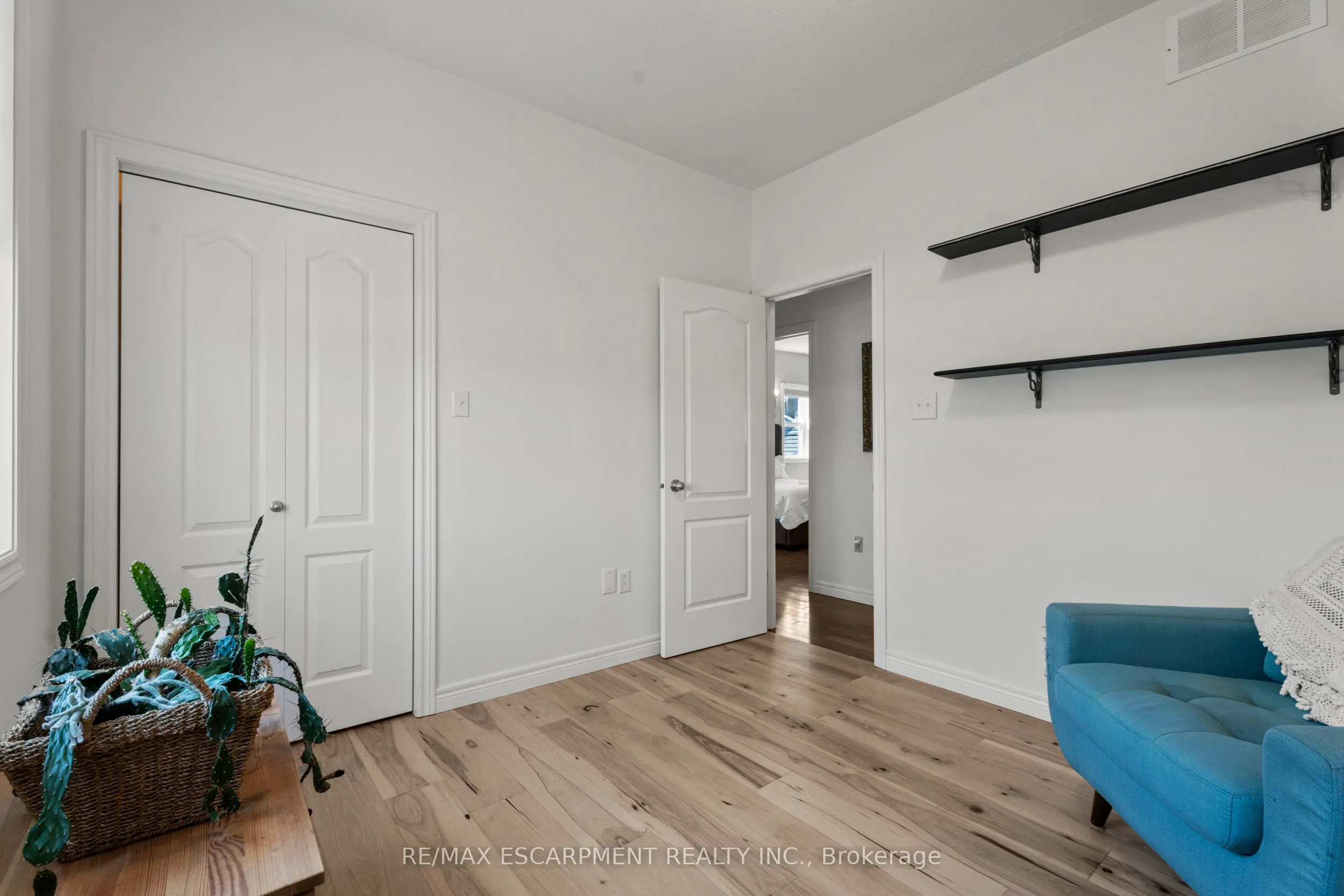 301 Mud Street E