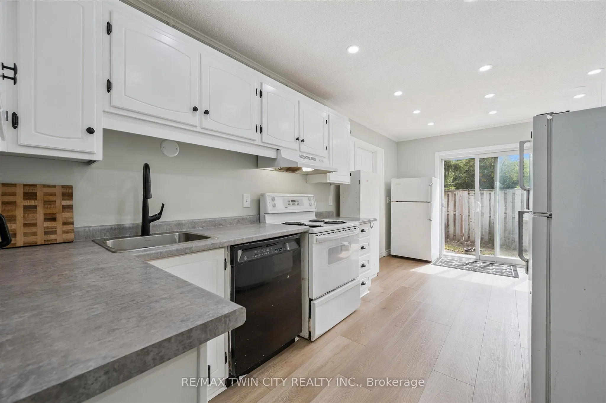 121 University Avenue E, #41