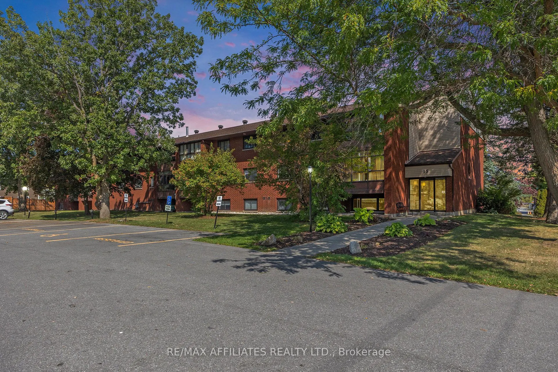 15 Findlay Avenue, #106