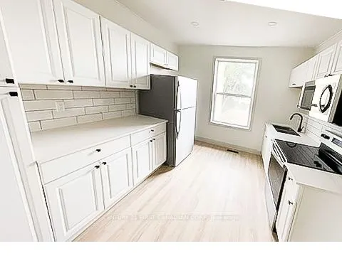 857 Dundas Street, #Apartment 2