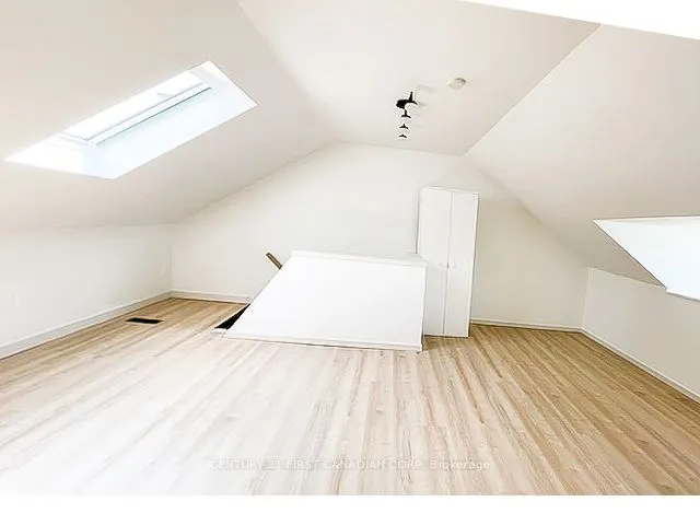 857 Dundas Street, #Apartment 2