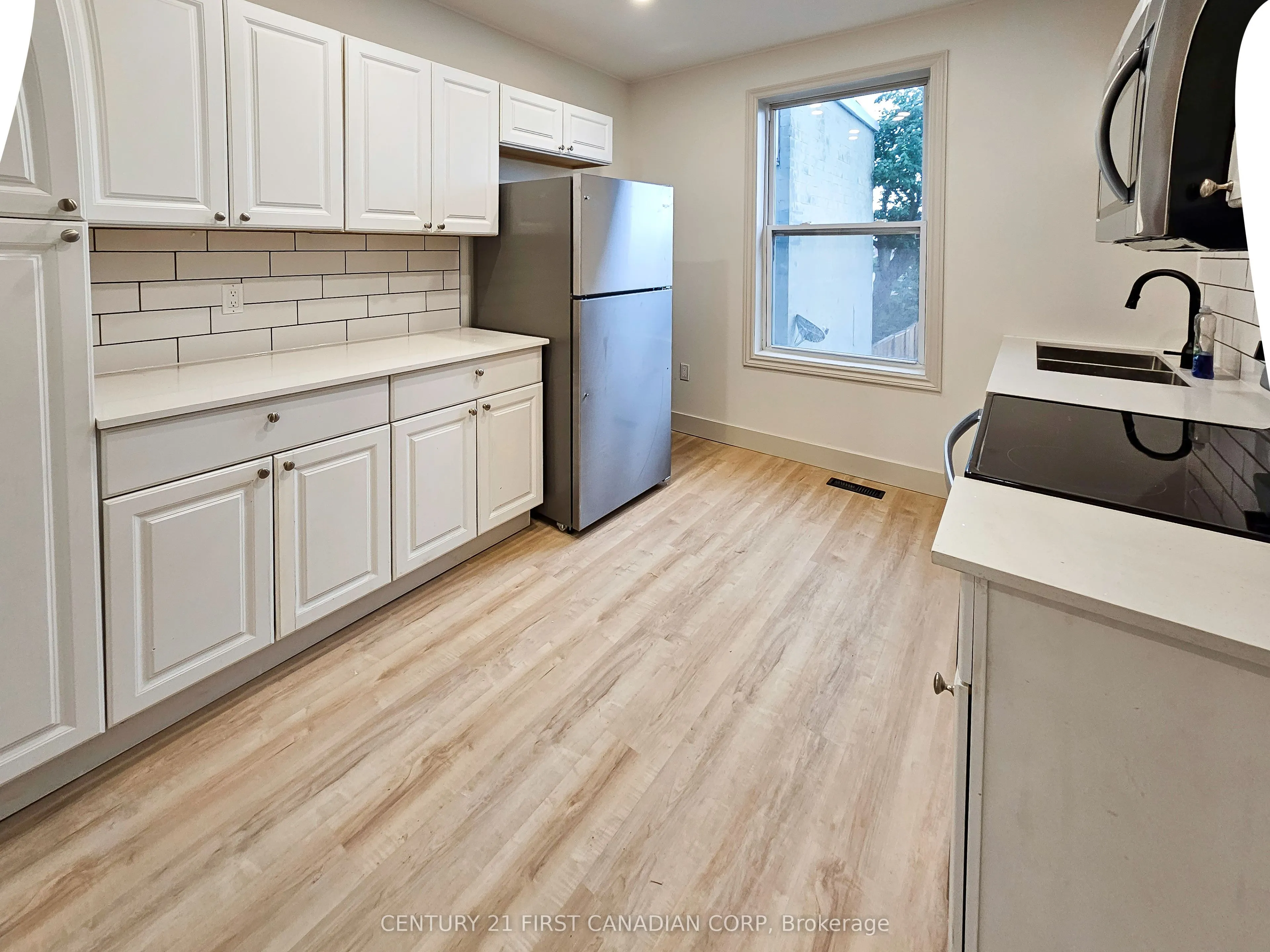 857 Dundas Street, #Apartment 2