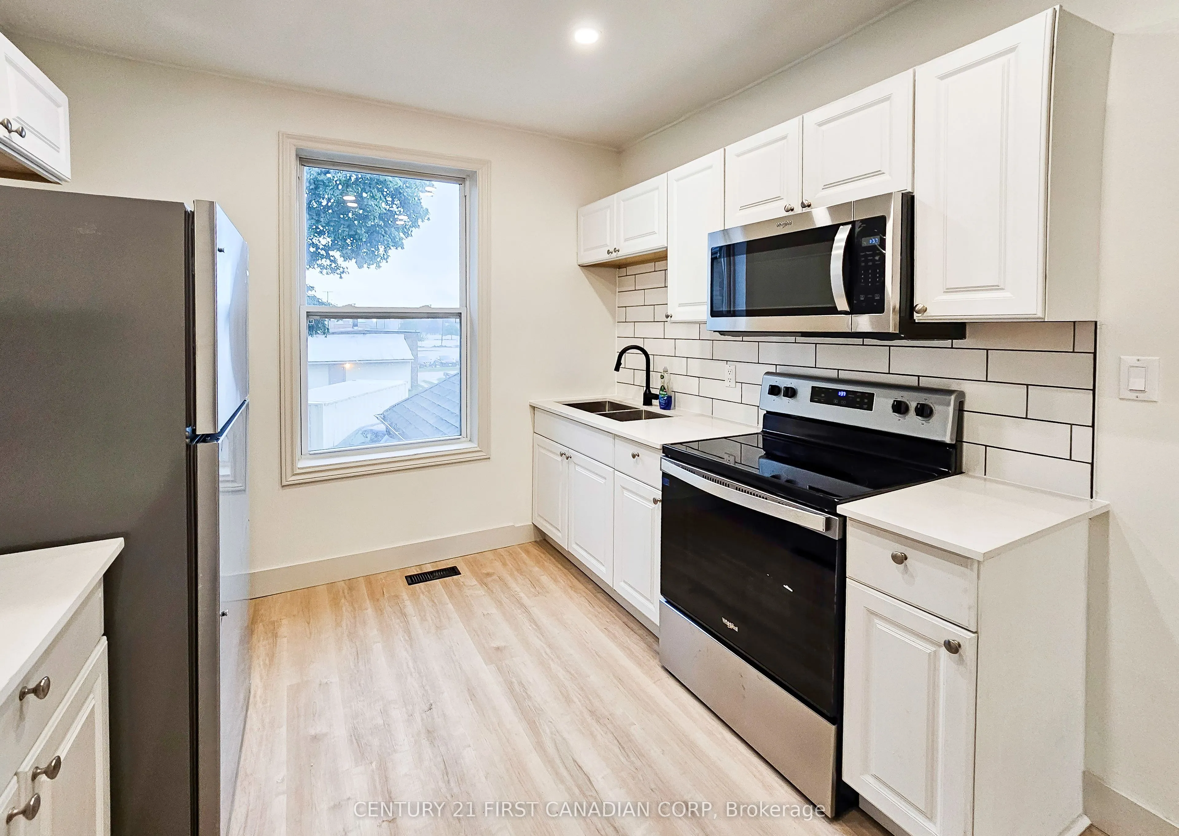857 Dundas Street, #Apartment 2