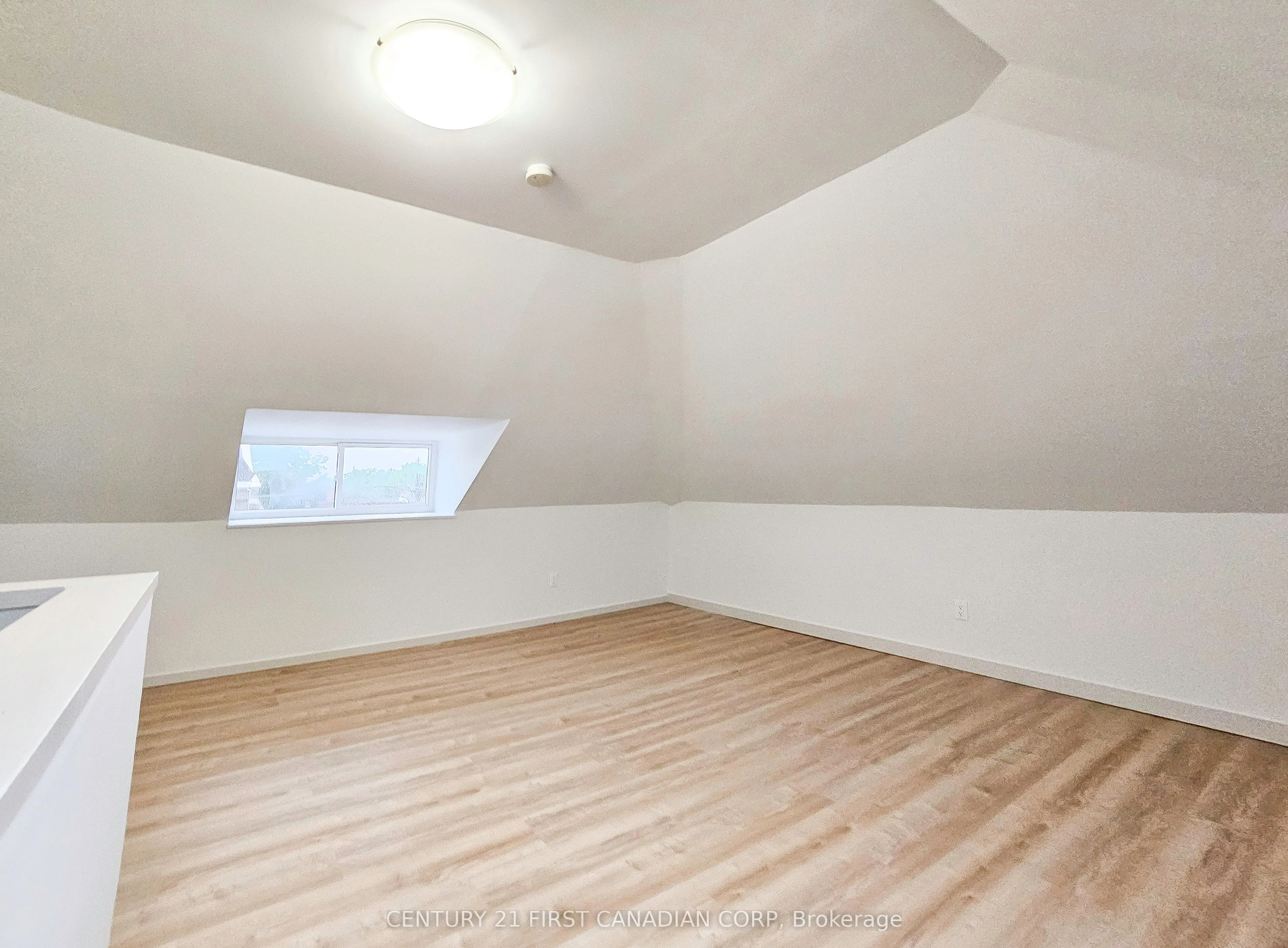 857 Dundas Street, #Apartment 2