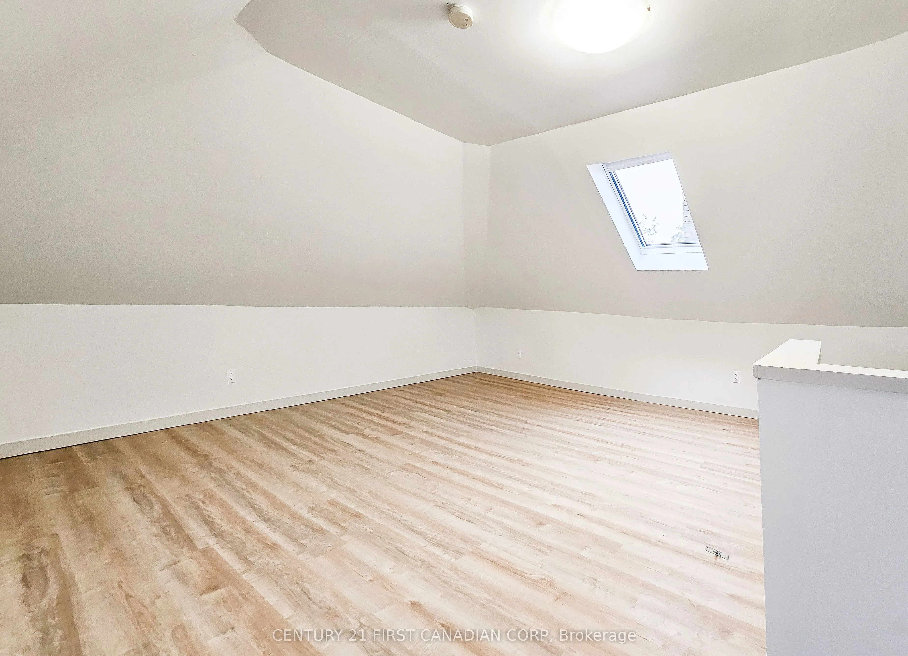 857 Dundas Street, #Apartment 2