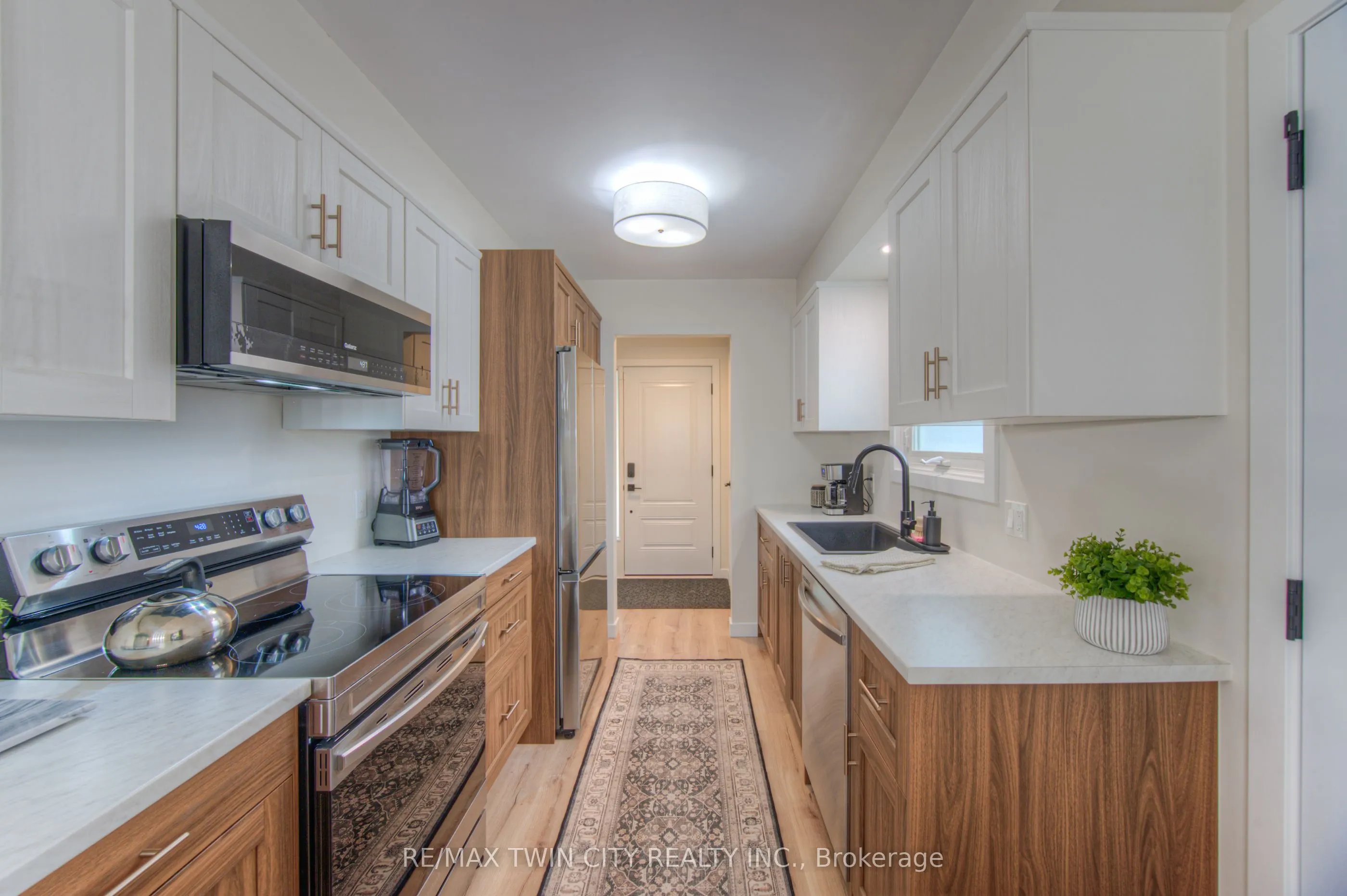 999 Cree Avenue