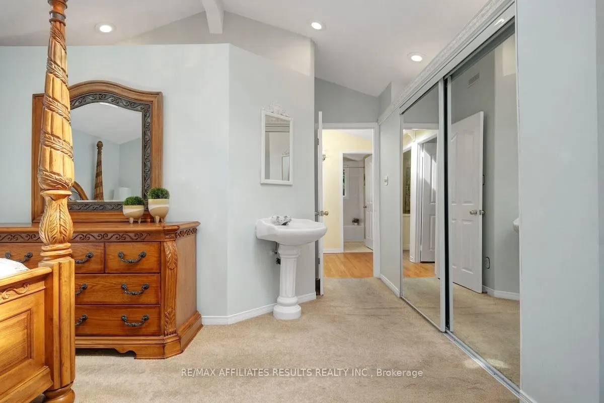 2 Wedgewood Crescent