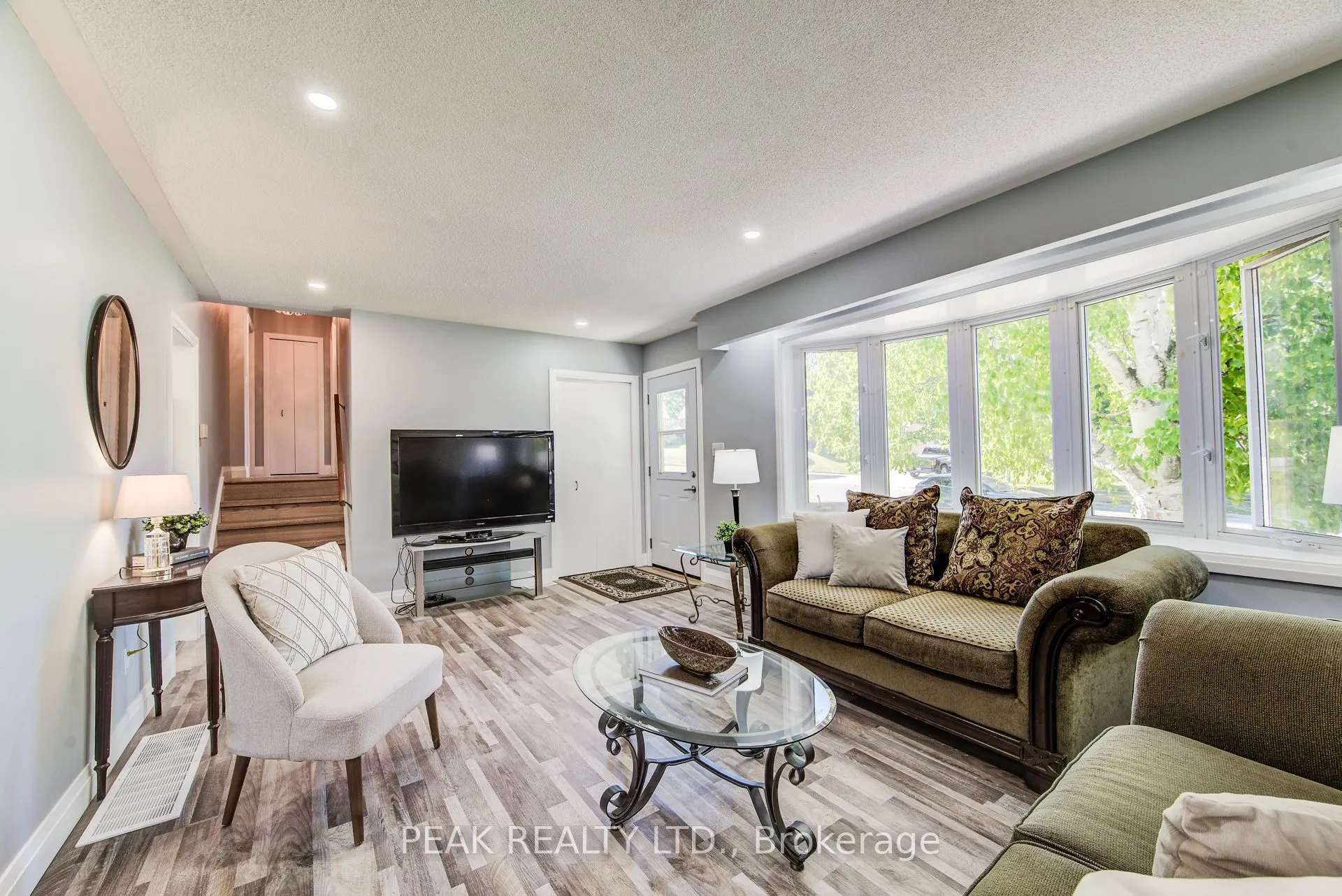 659 Gladstone Drive