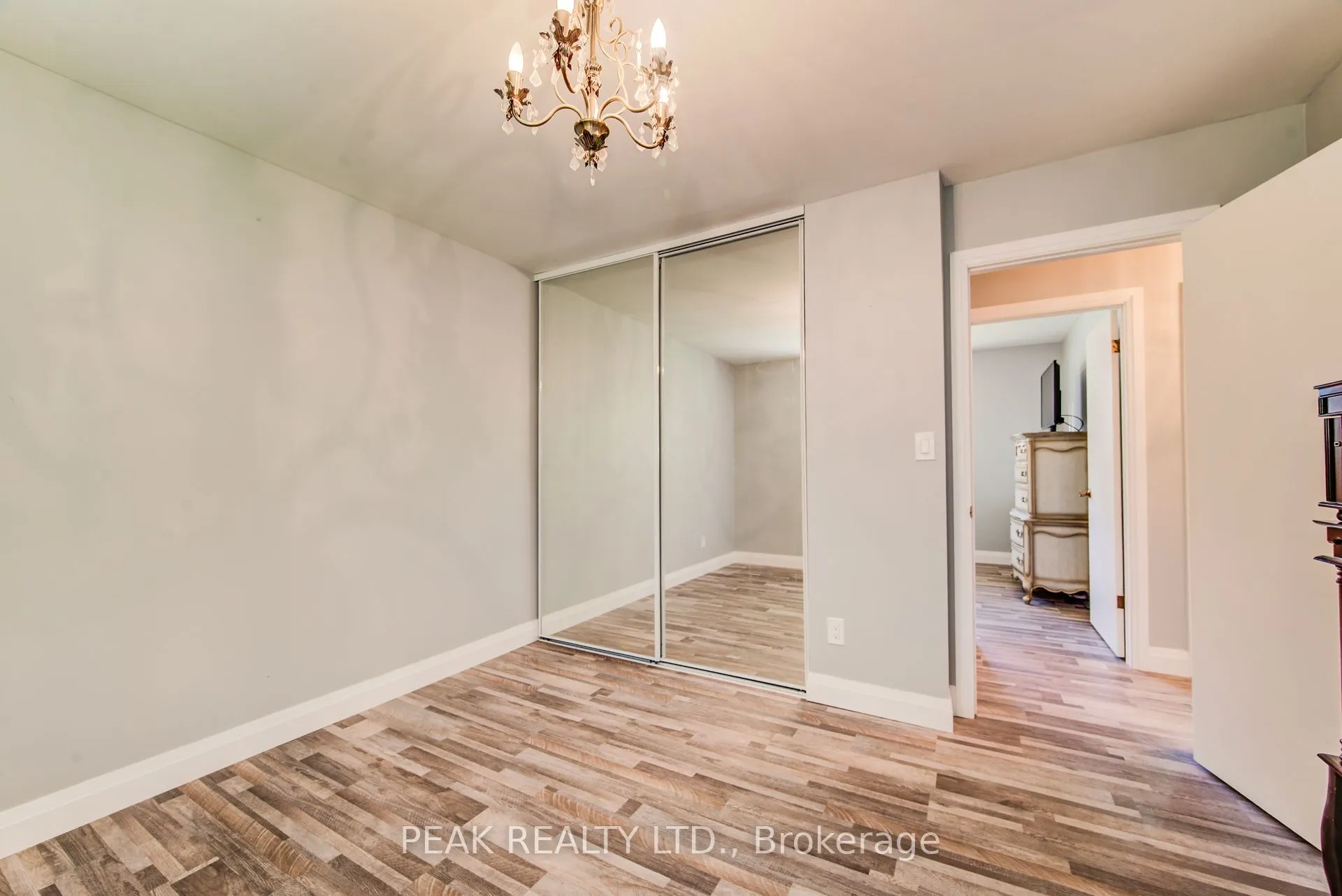 659 Gladstone Drive