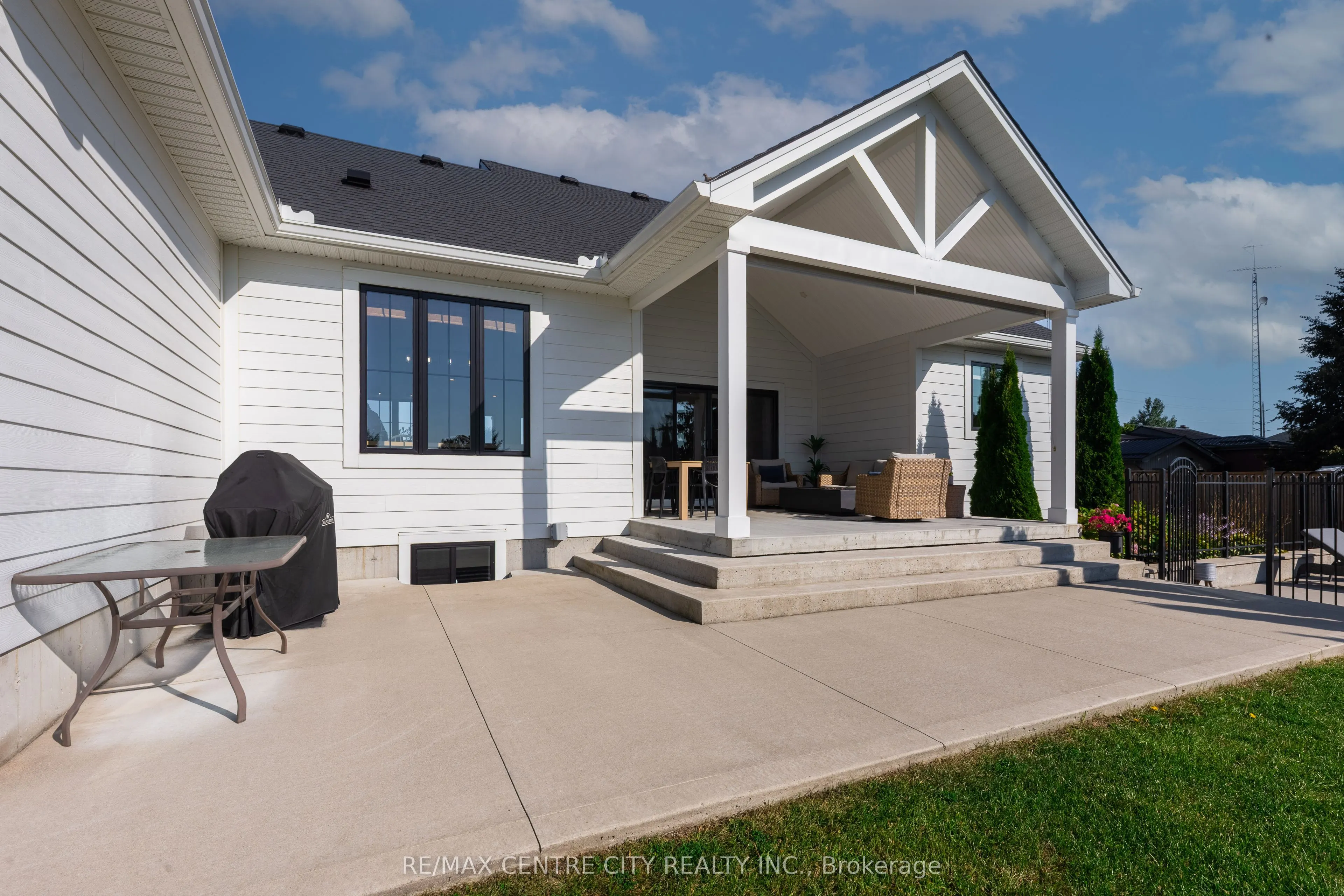 7923 Fairview Road