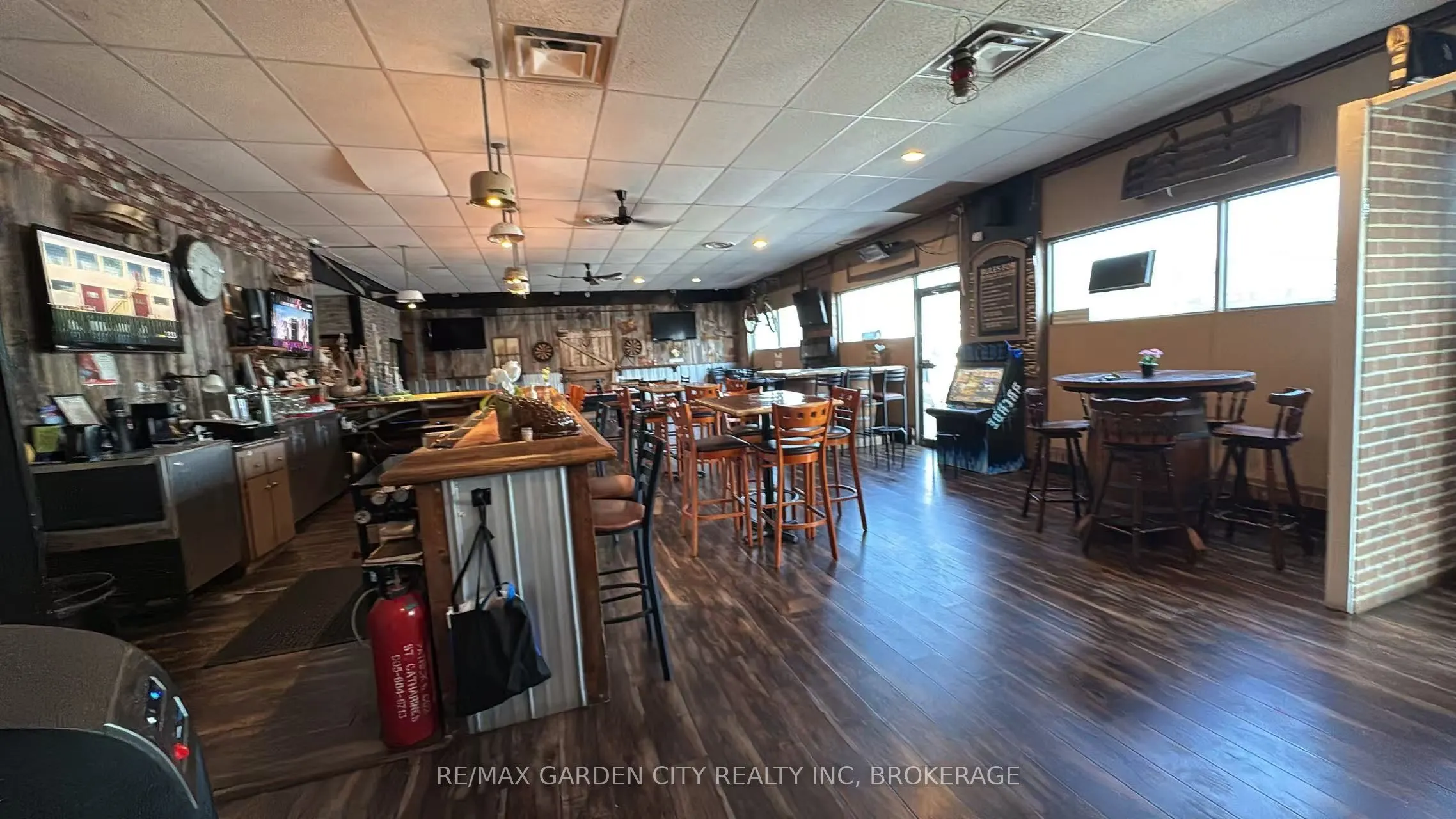 455 Merritt Street, #4
