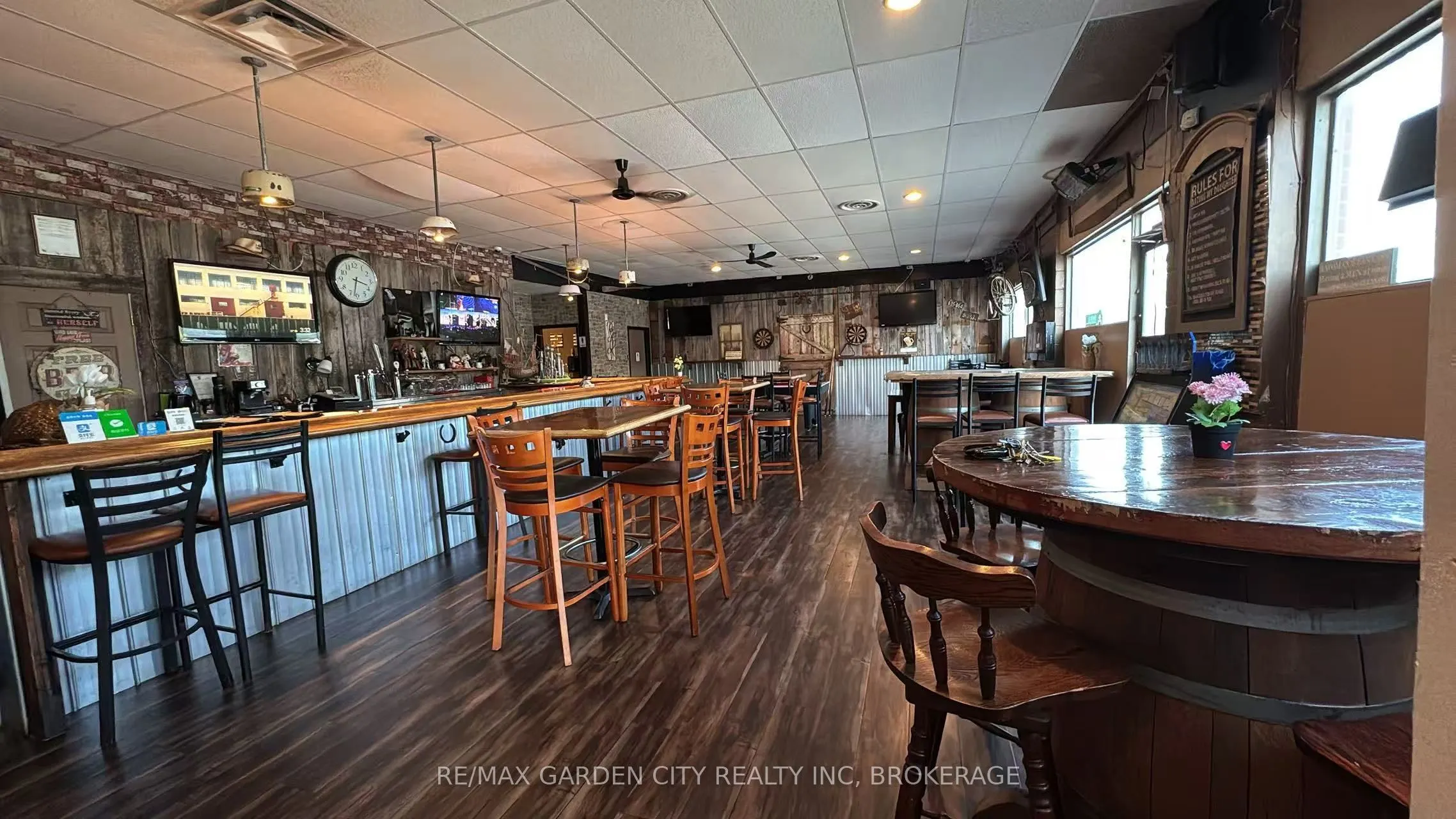 455 Merritt Street, #4