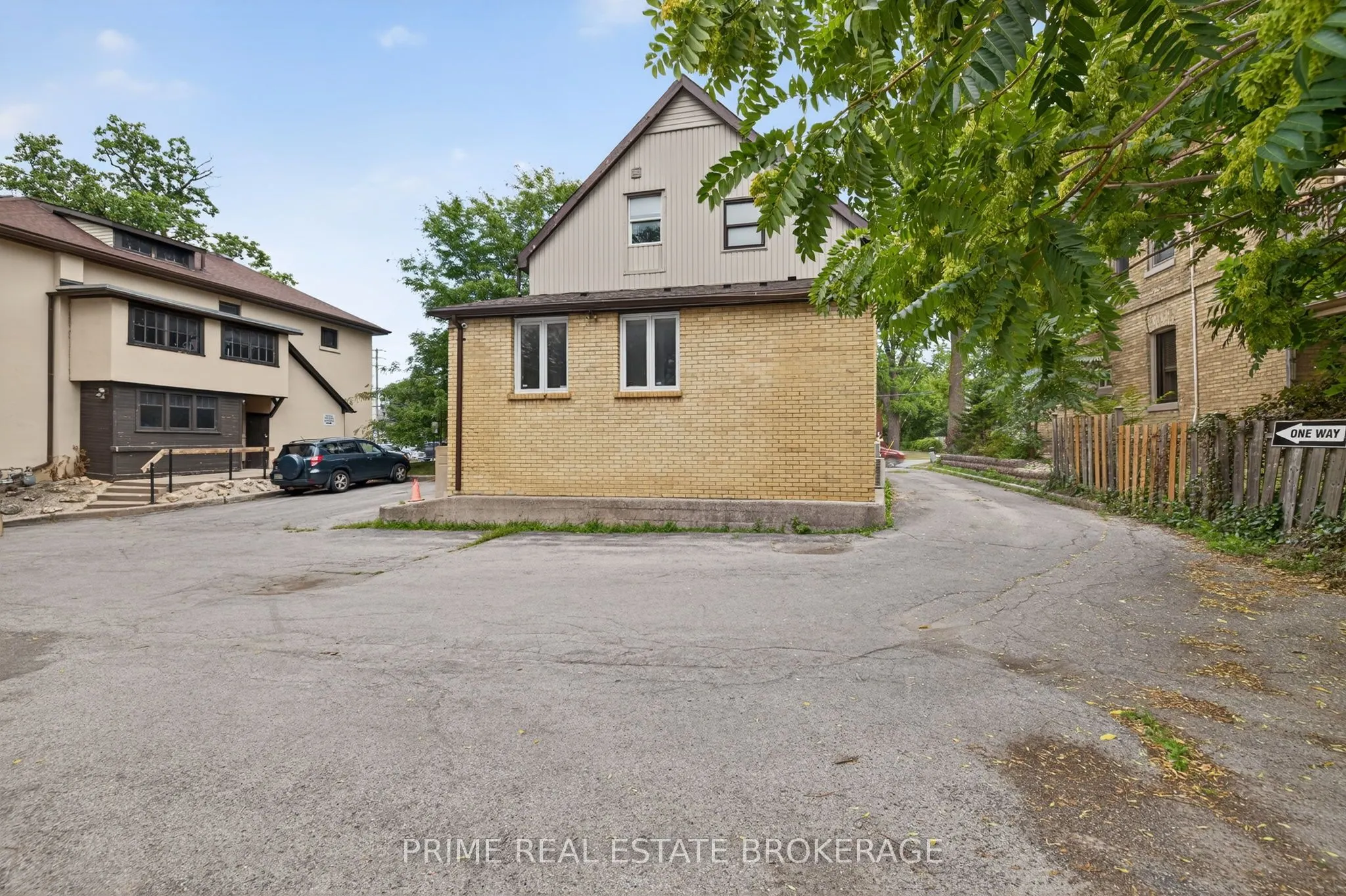 281 Oxford Street E, #Upper