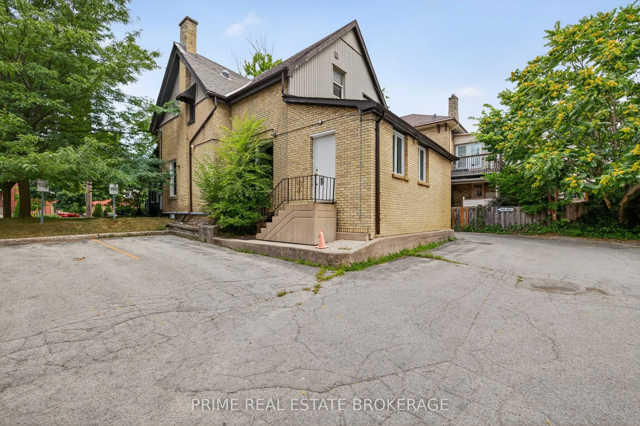 281 Oxford Street E, #Upper