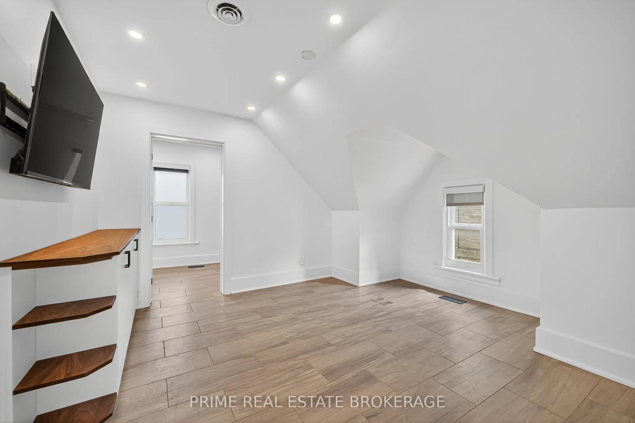 281 Oxford Street E, #Upper