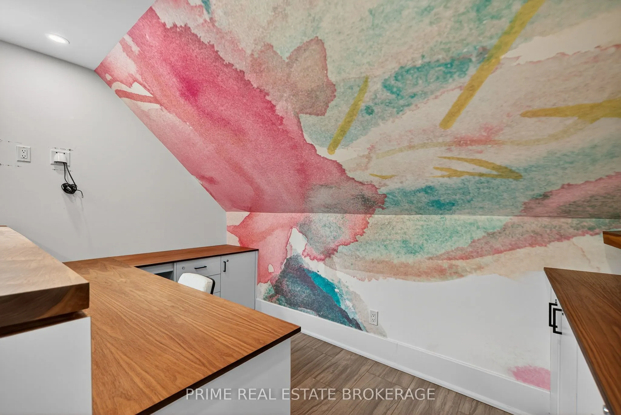281 Oxford Street E, #Upper