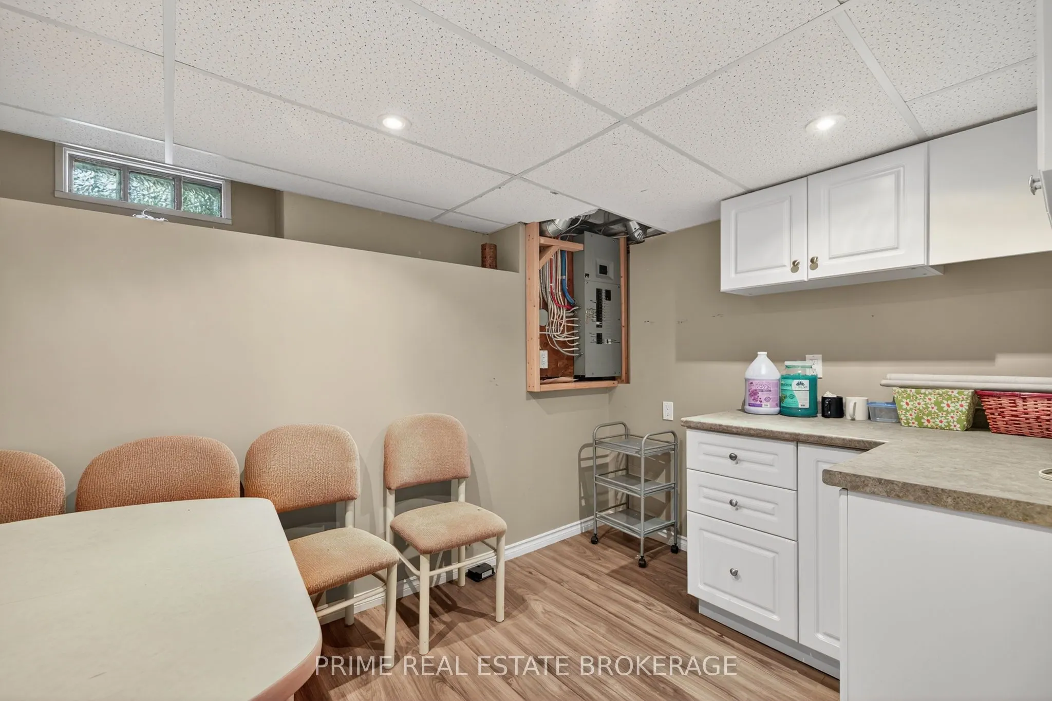 281 Oxford Street E, #Main