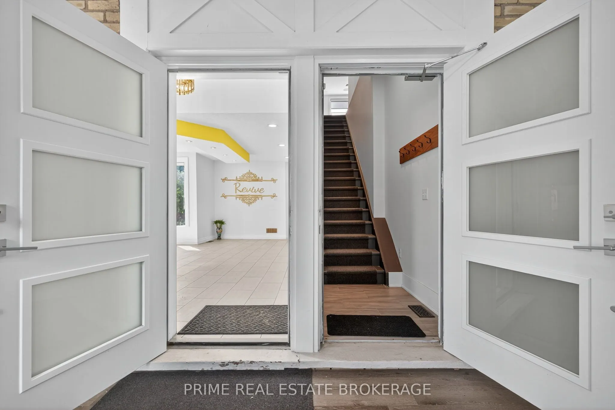 281 Oxford Street E, #Main
