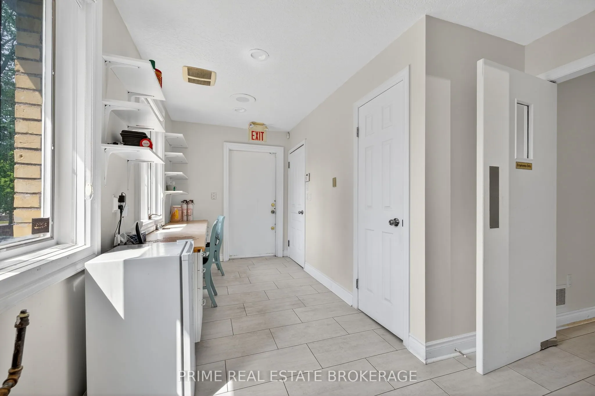 281 Oxford Street E, #Main