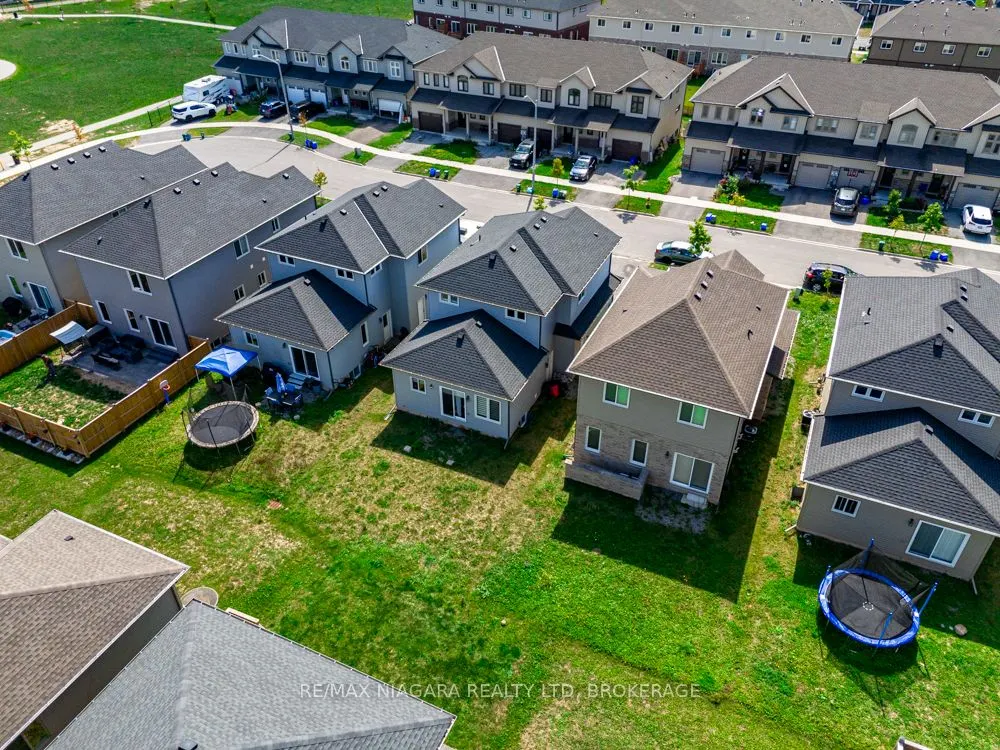 16 Bowman Crescent