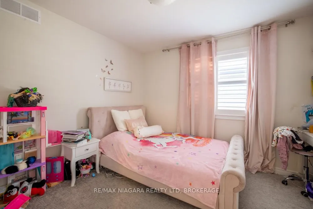 16 Bowman Crescent
