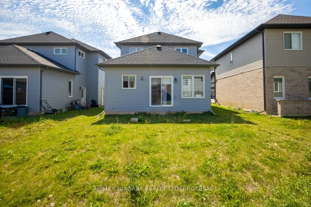 16 Bowman Crescent