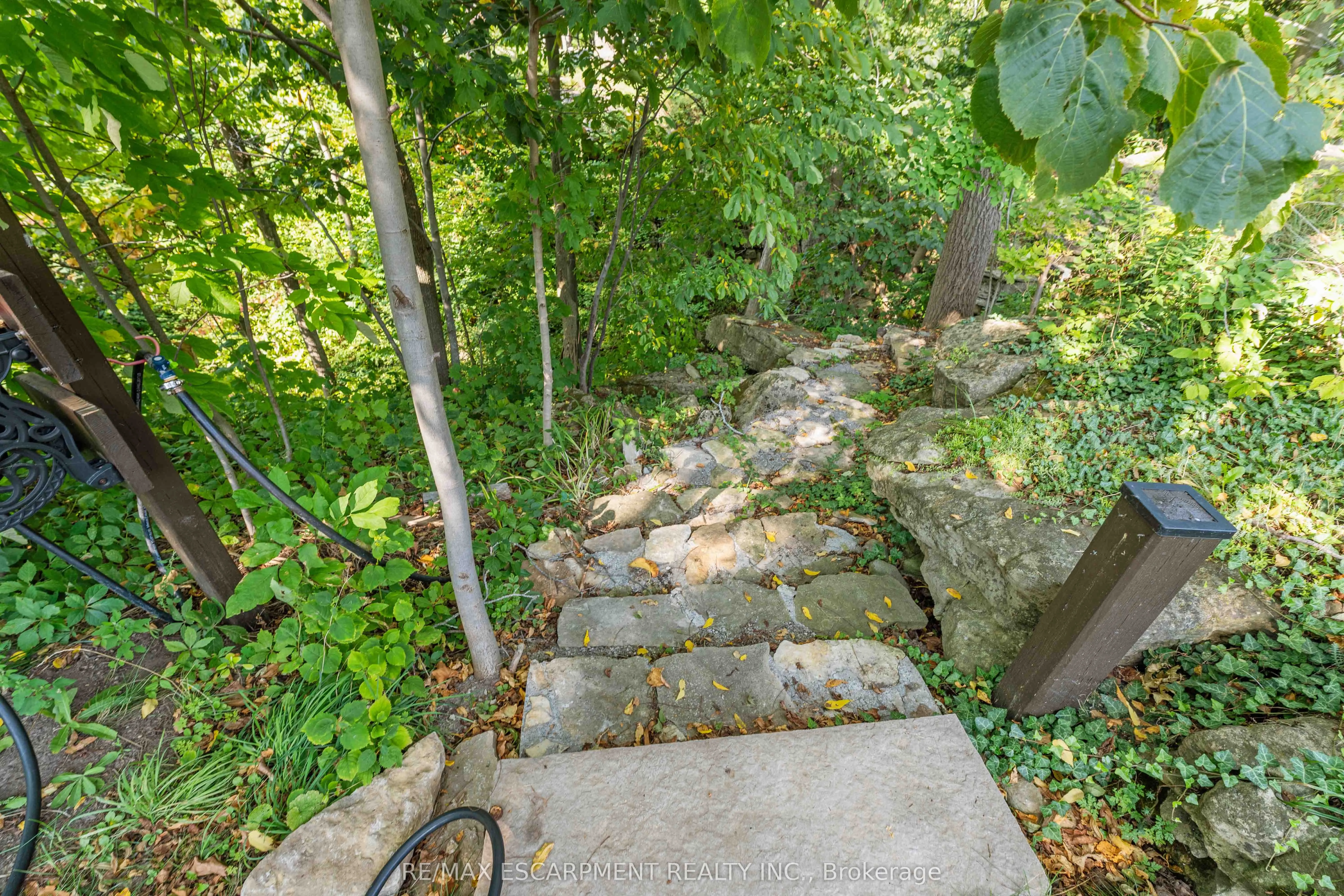493 Ridge Road E