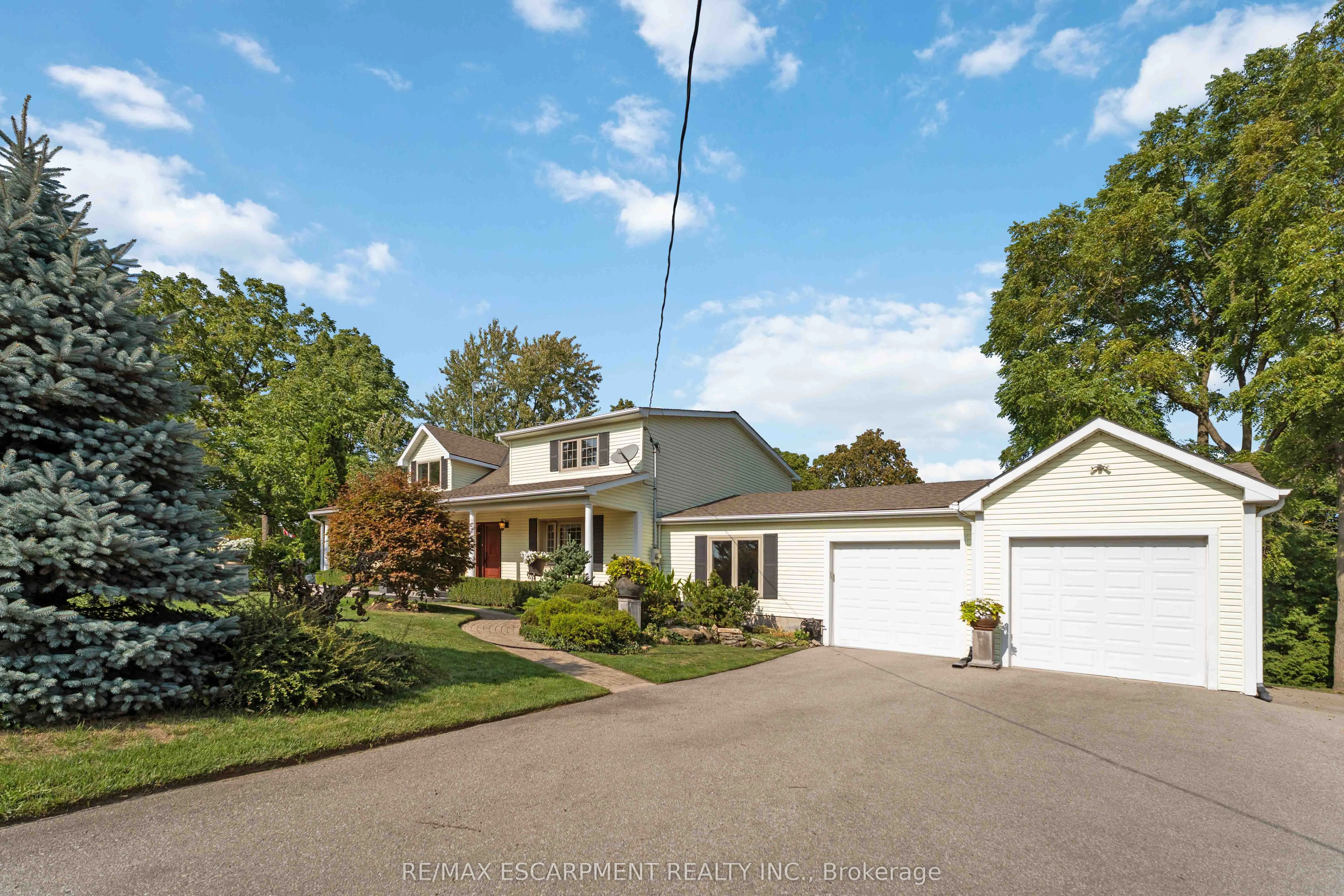 493 Ridge Road E
