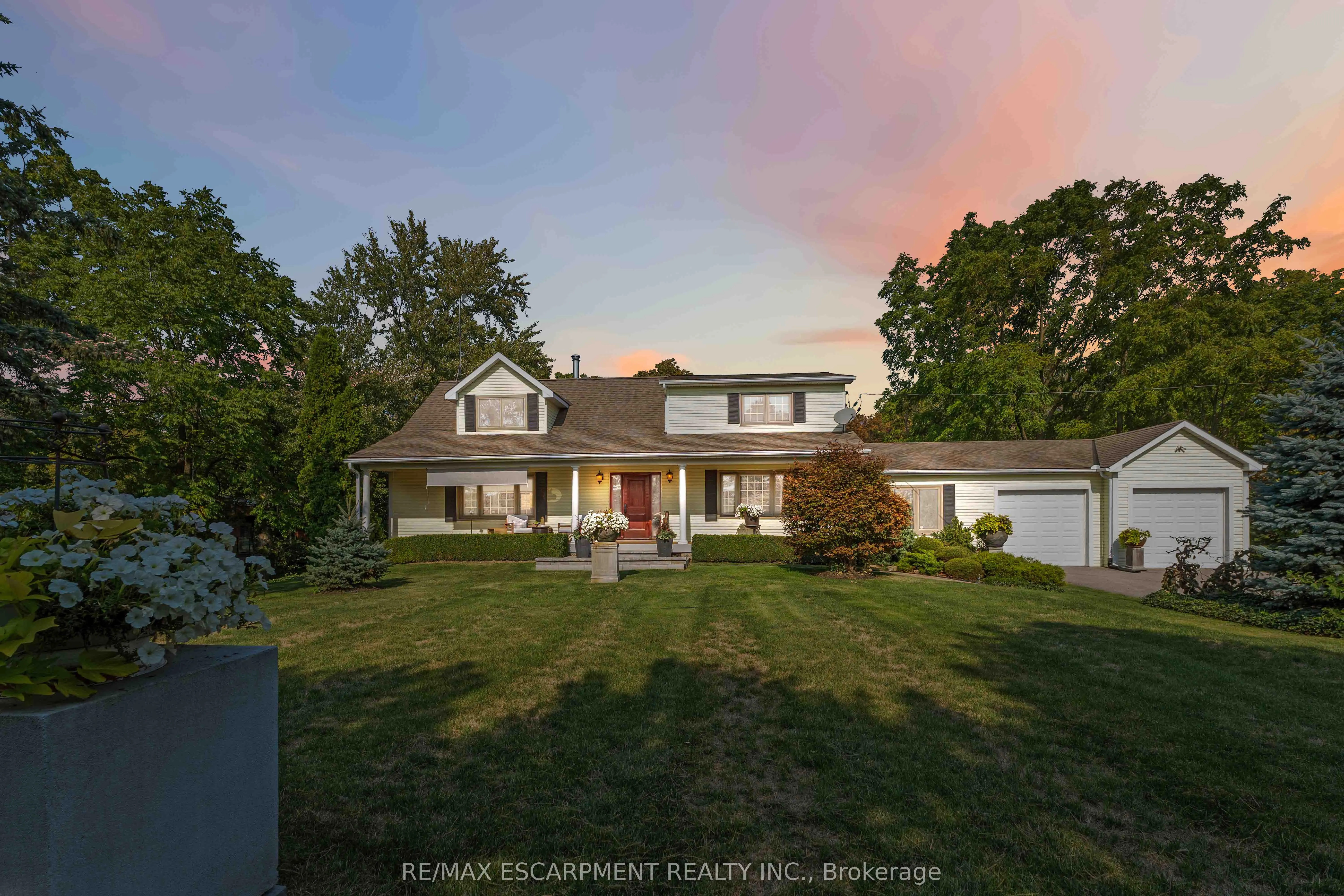 493 Ridge Road E