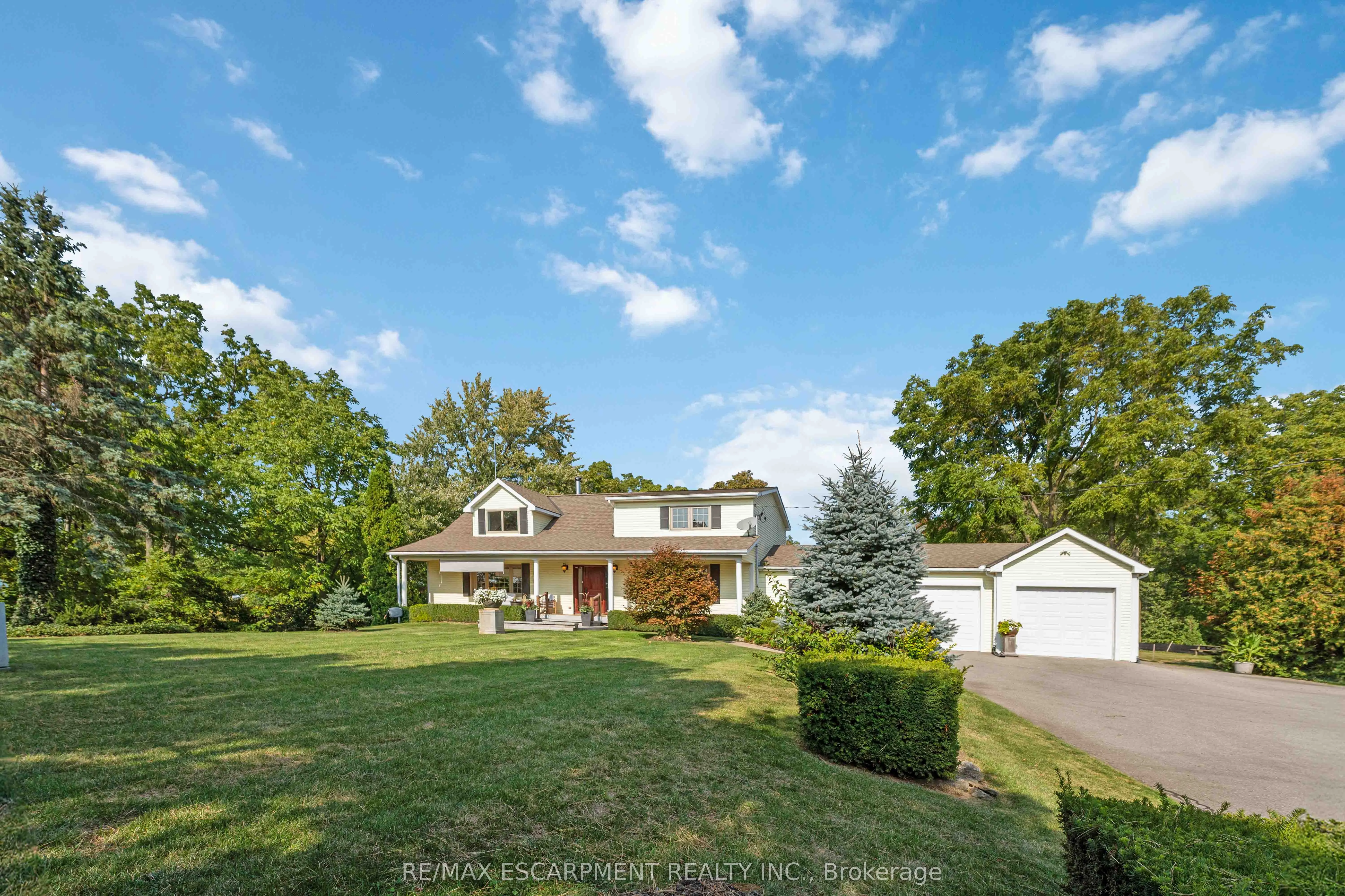 493 Ridge Road E
