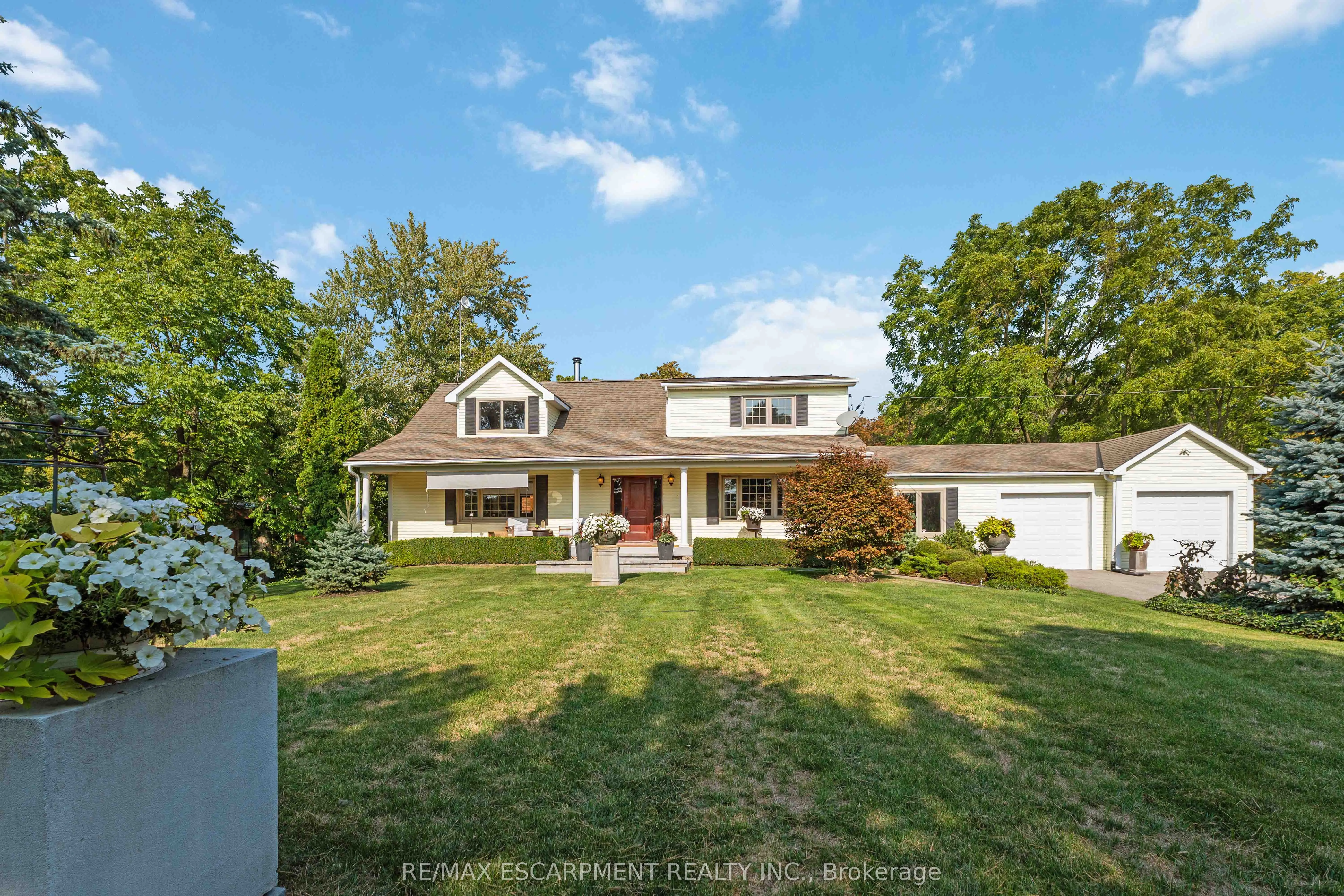493 Ridge Road E