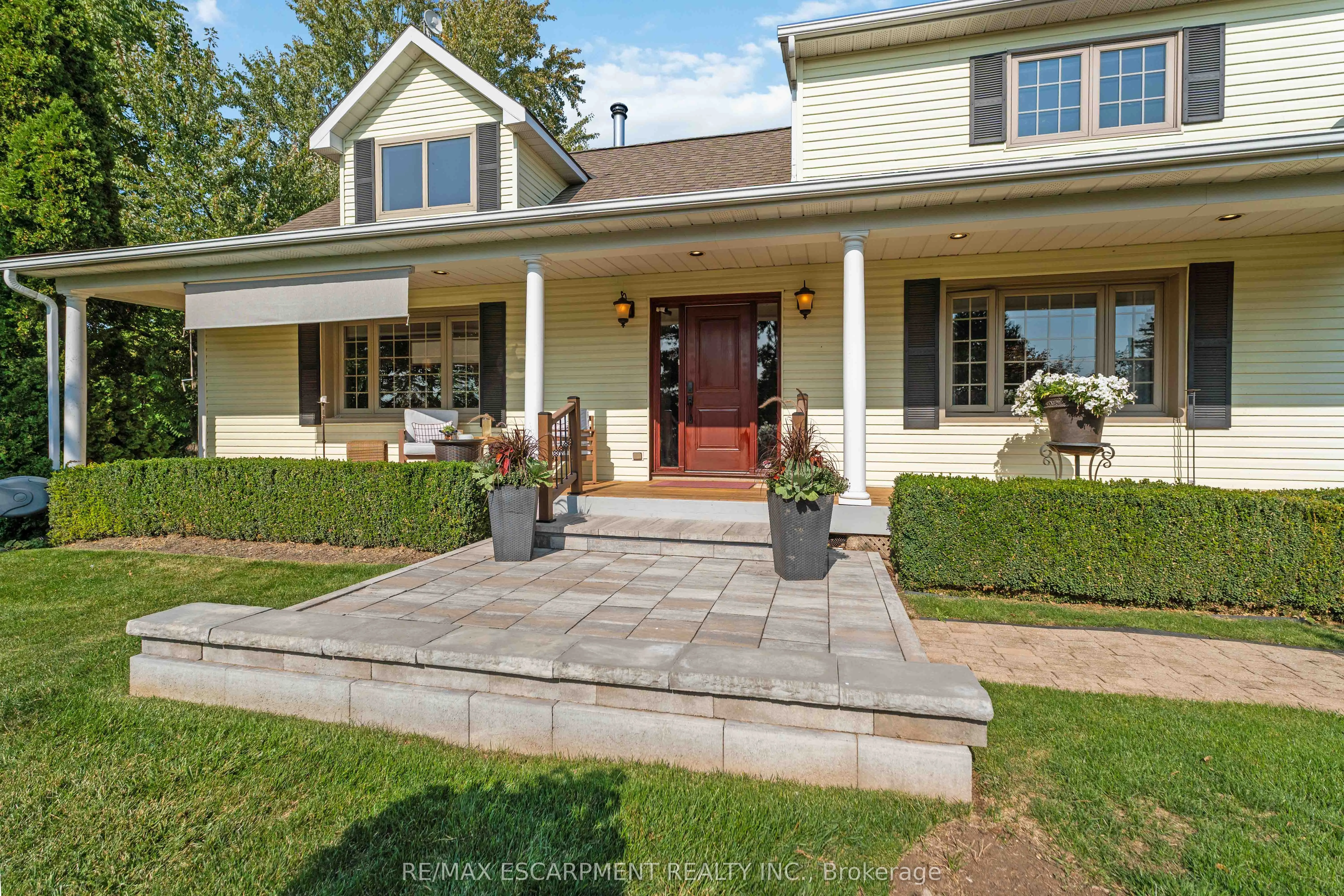 493 Ridge Road E