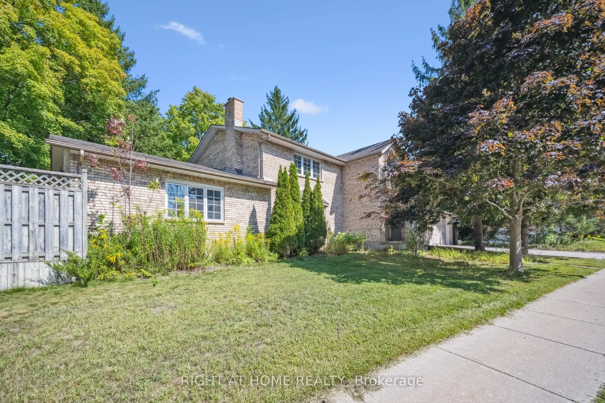 701 University Avenue E