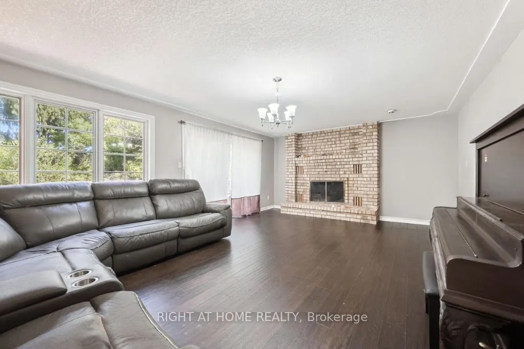 701 University Avenue E