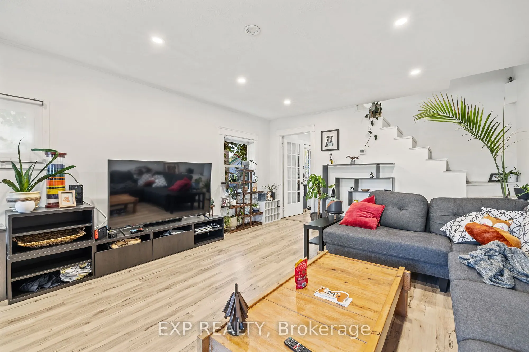 237 Victoria Road S