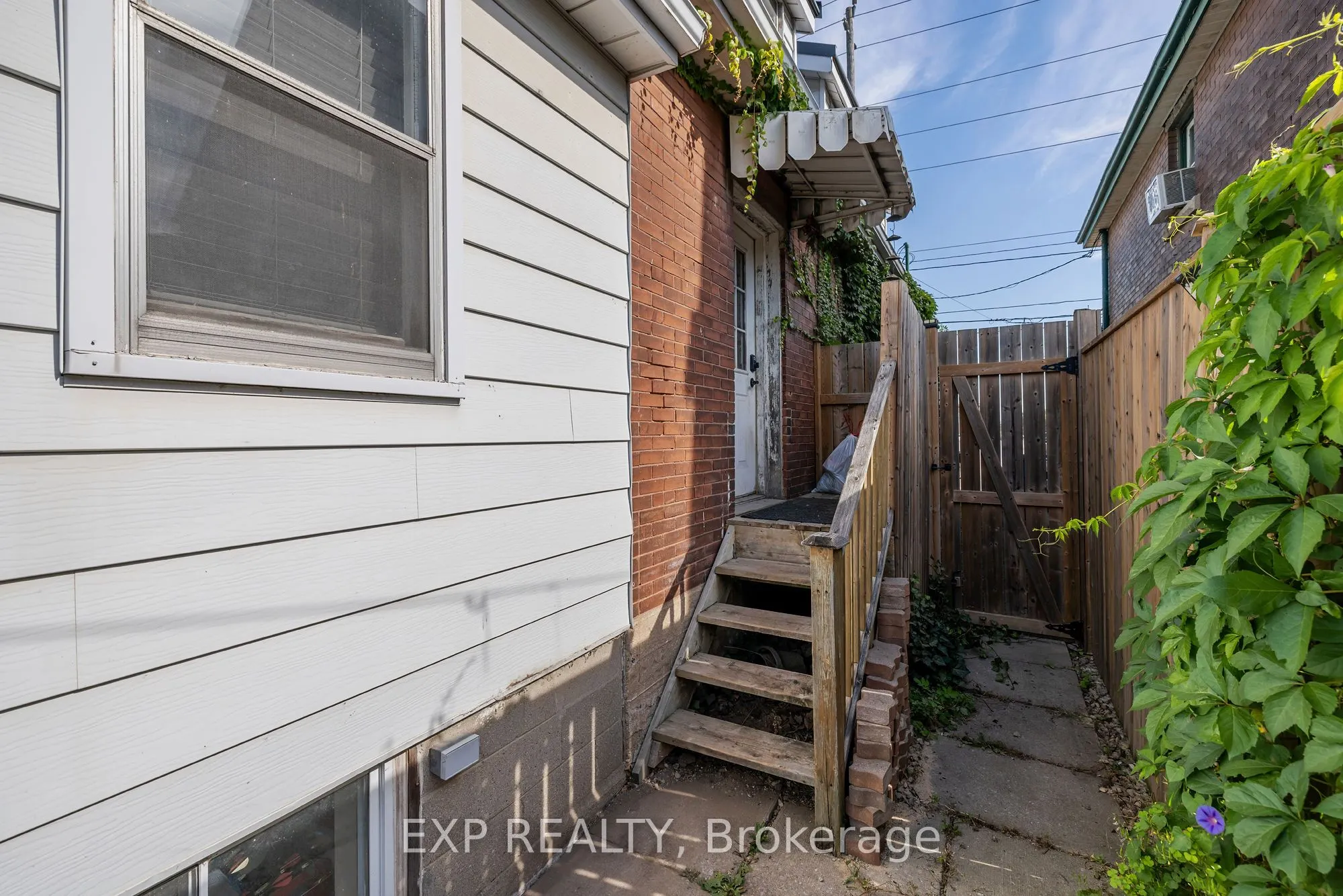 237 Victoria Road S