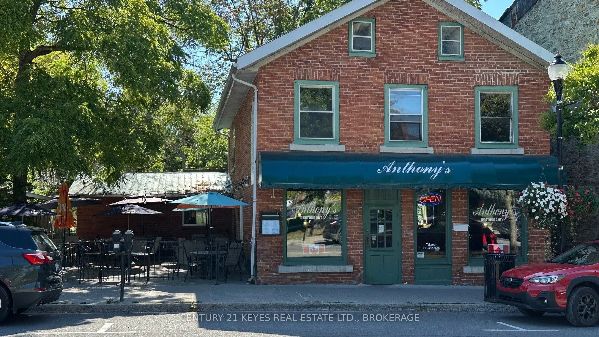 37 King Street E