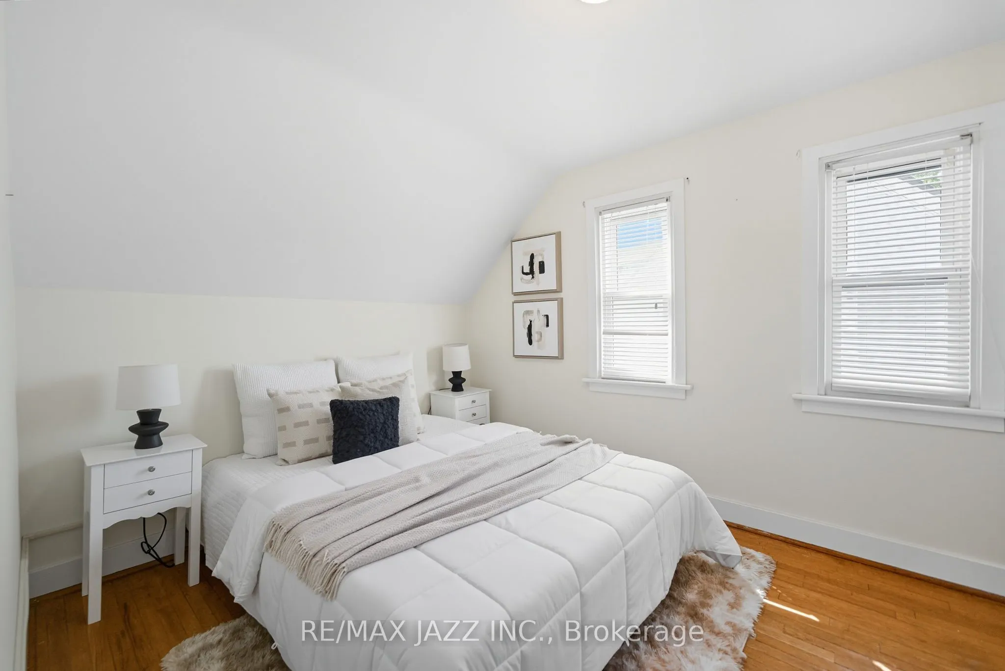 45 Kent Street E