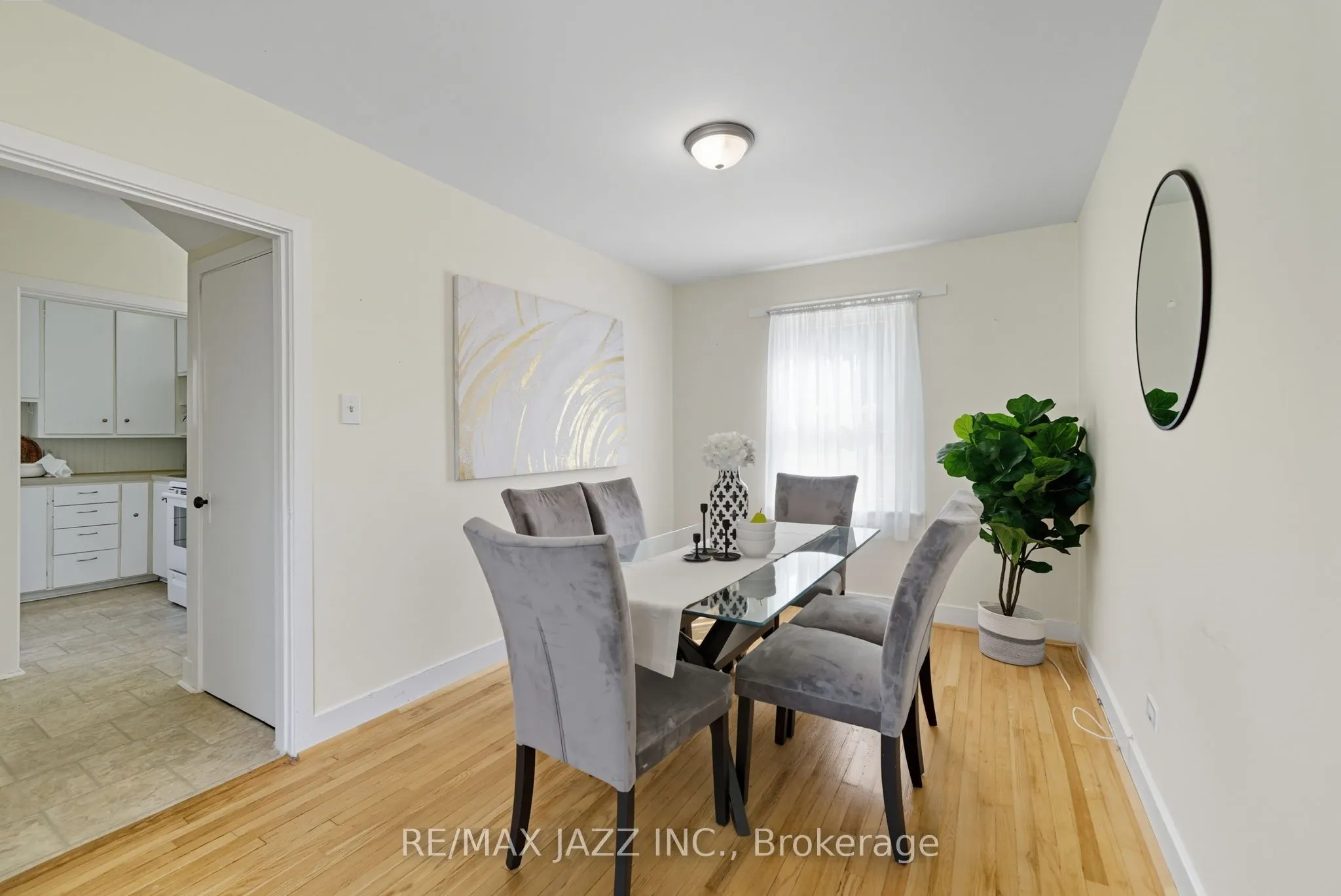 45 Kent Street E