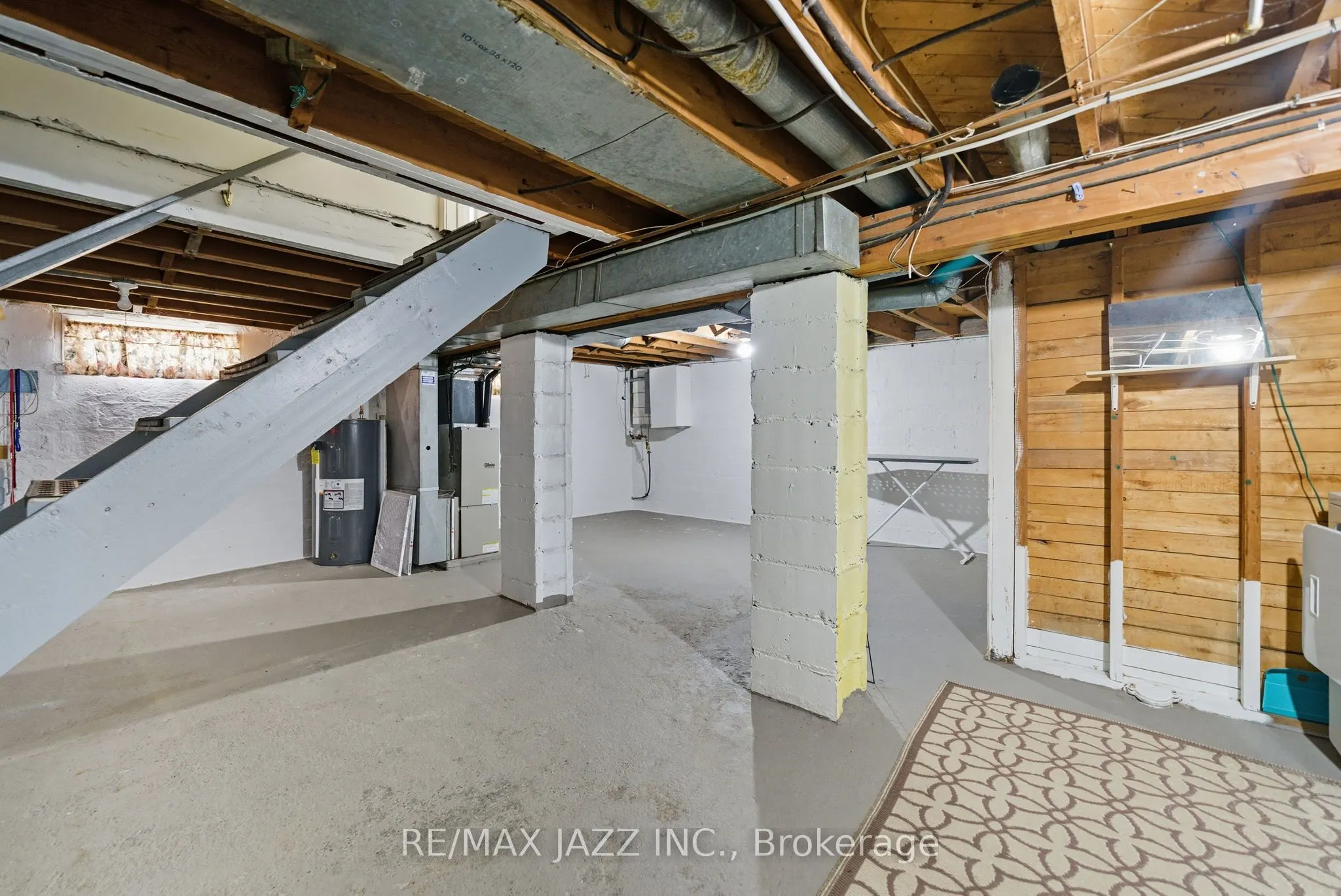 45 Kent Street E