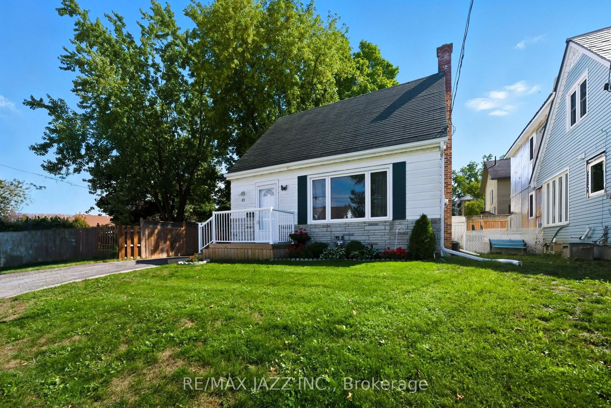 45 Kent Street E