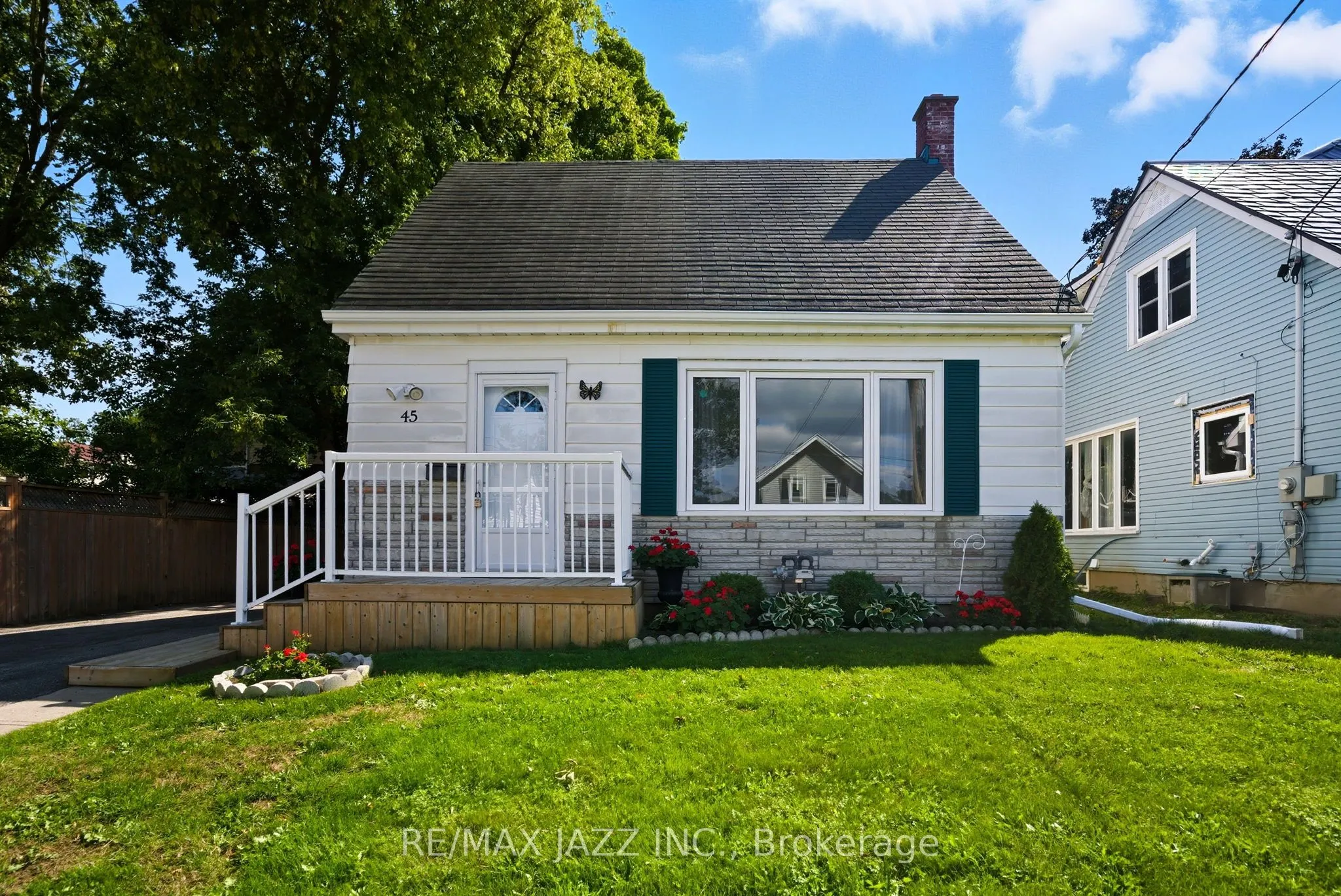 45 Kent Street E