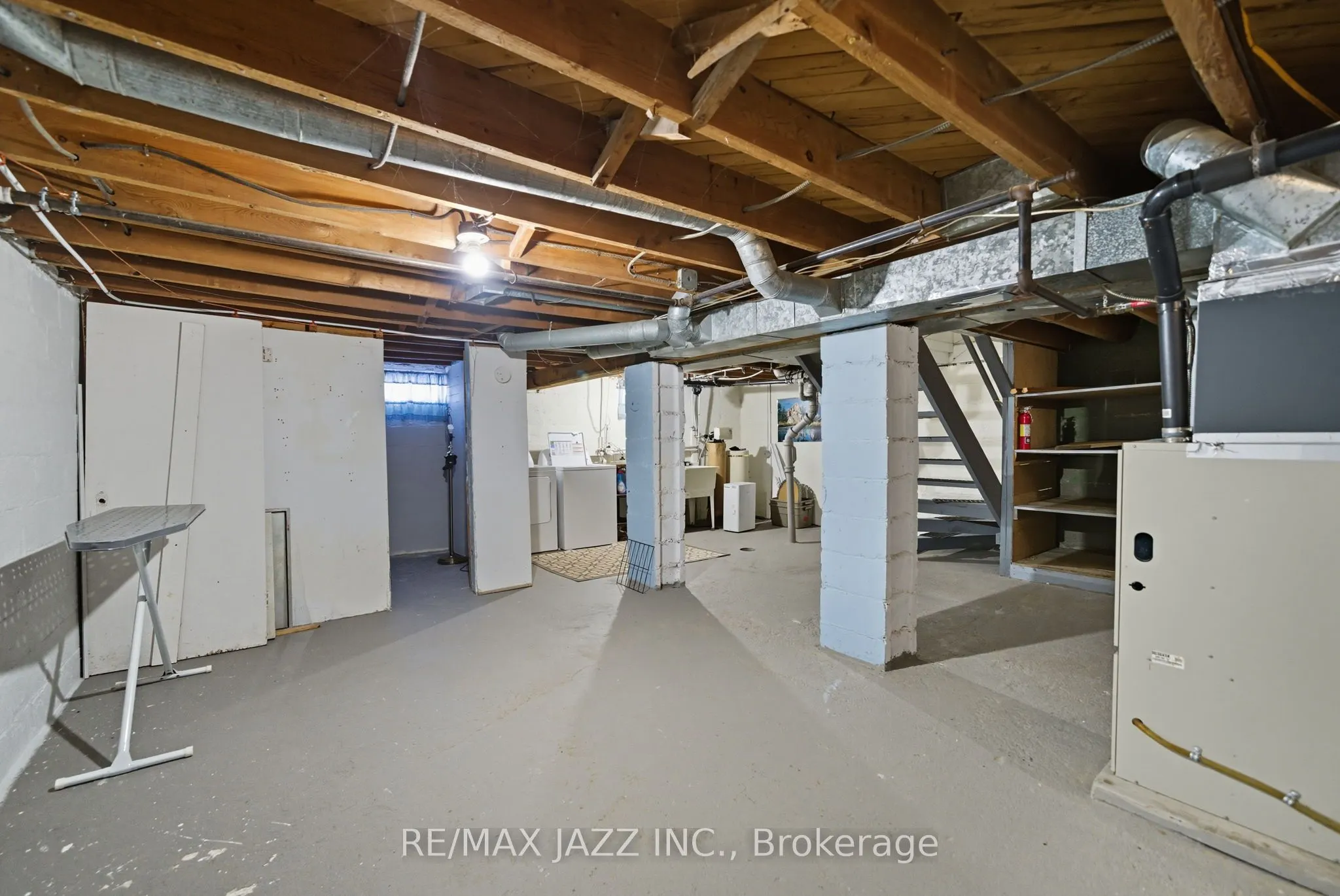 45 Kent Street E