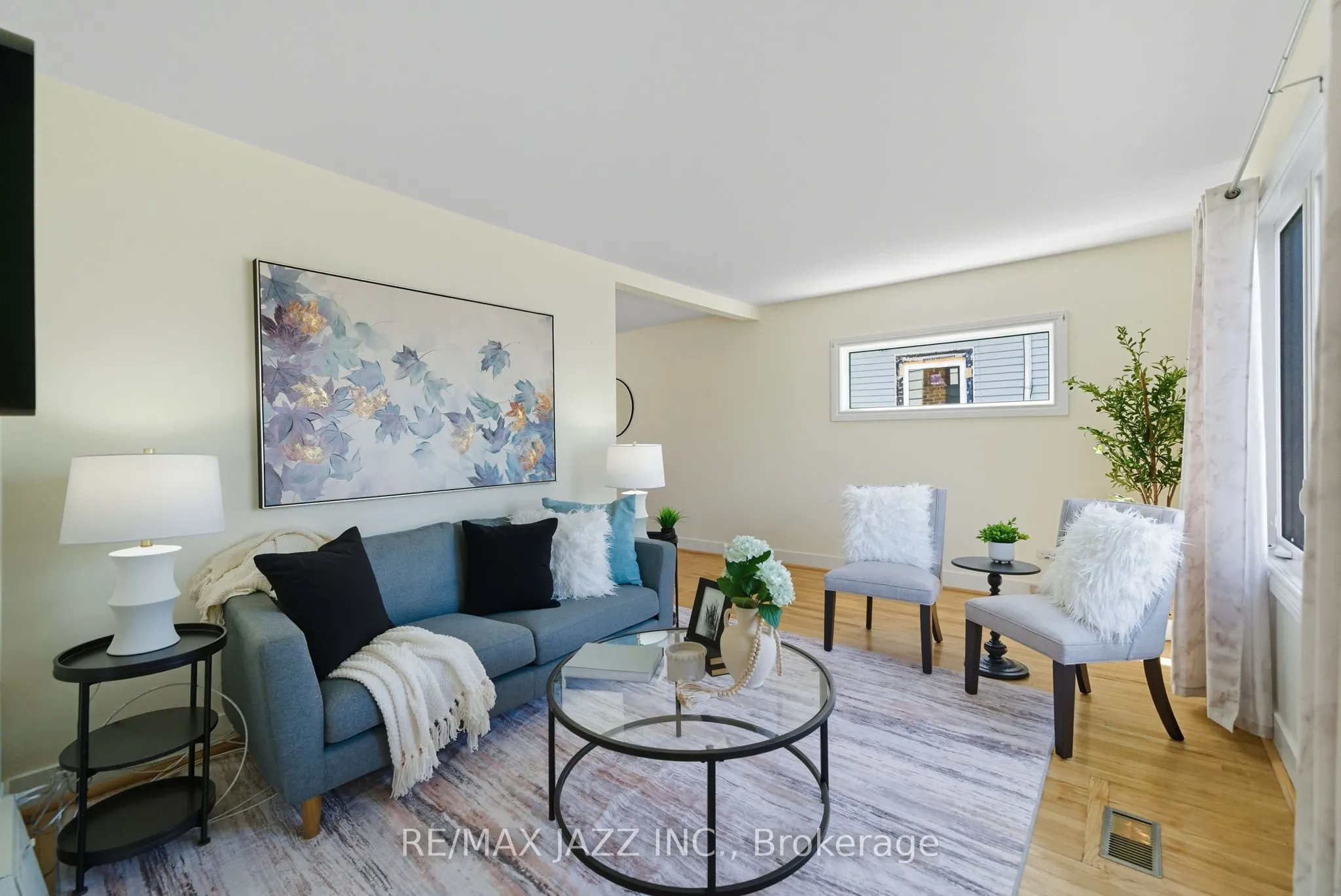 45 Kent Street E